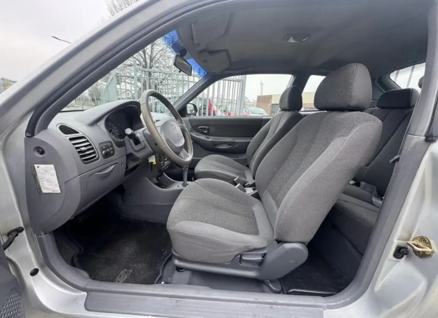 Hyundai ACCENT 1.5i Automatik GS - 2