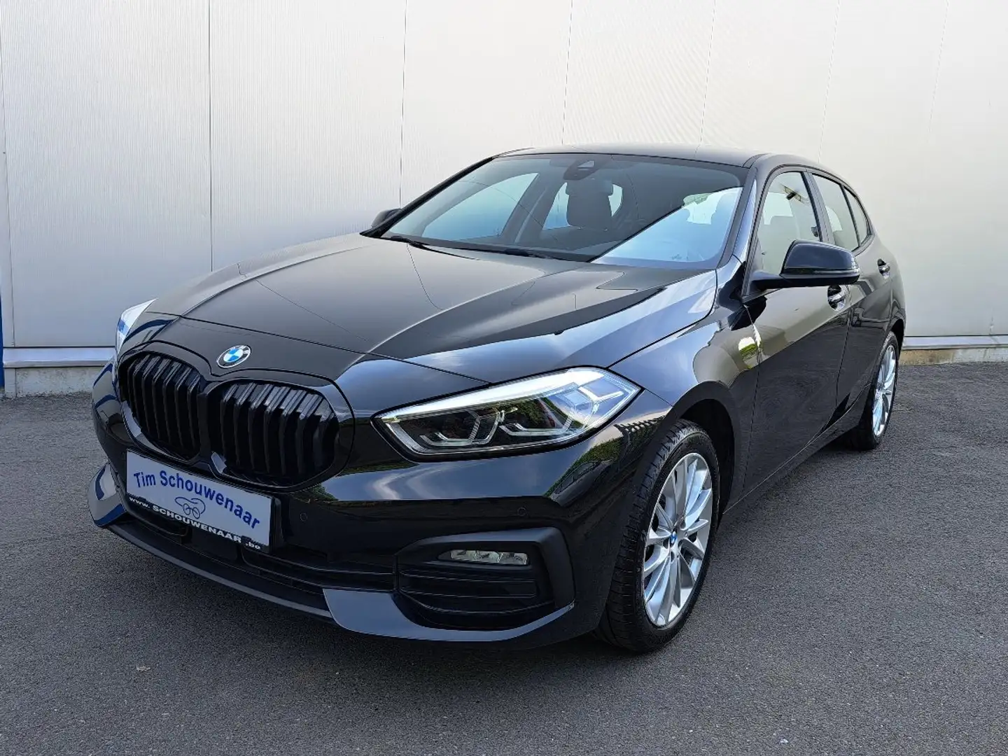 BMW 118 i *Navi-Camera- 12 m Garantie* 15.289 €+Btw* Zwart - 1