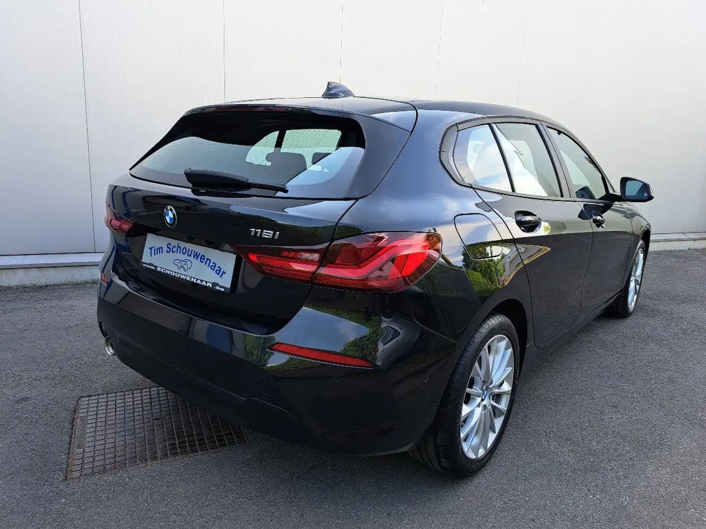 BMW 118 i *Navi-Camera- 12 m Garantie* 15.289 €+Btw* Zwart - 2