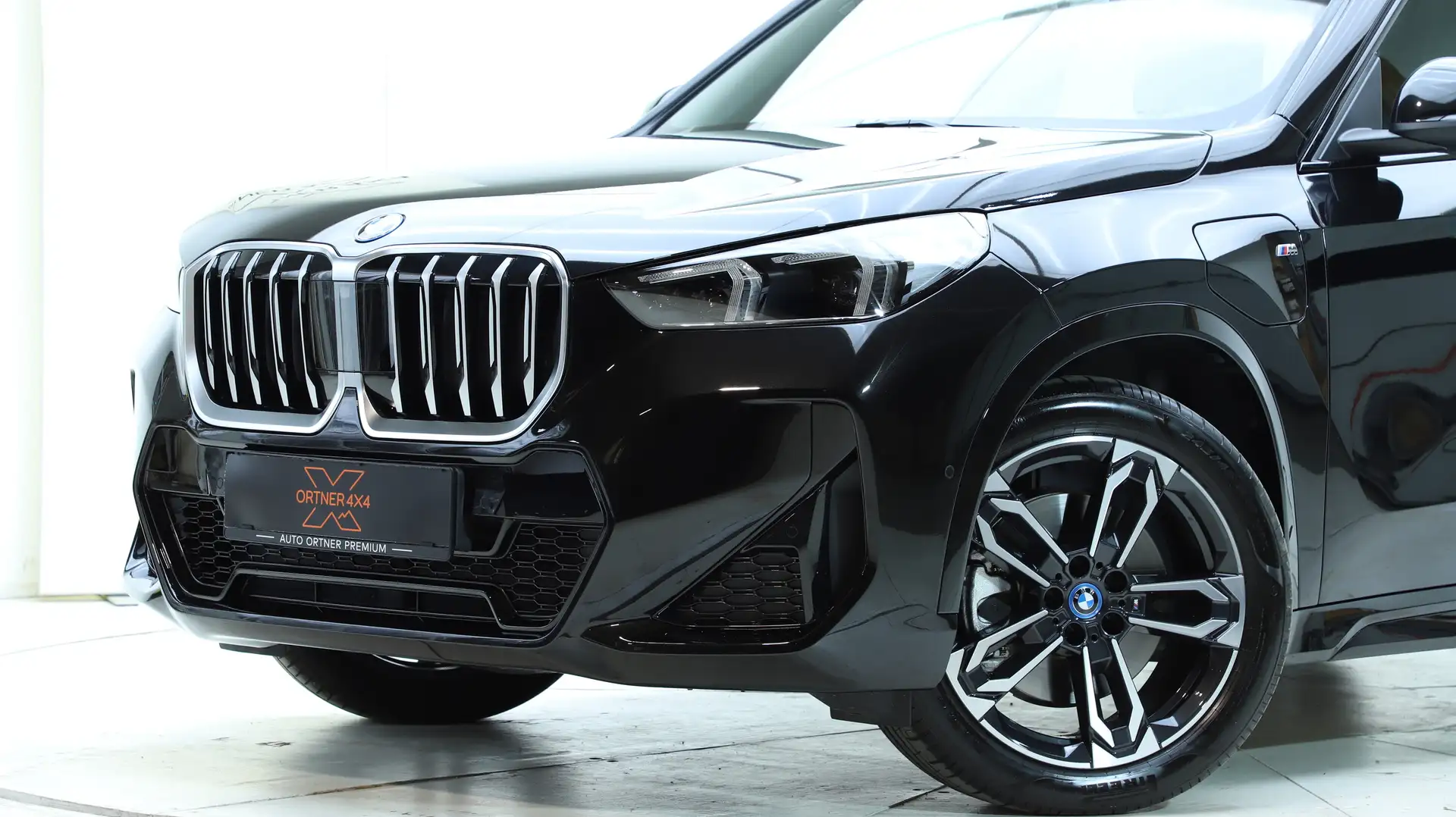 BMW X1 30e xDrive M Sport Plugin Hybrid Schwarz - 2