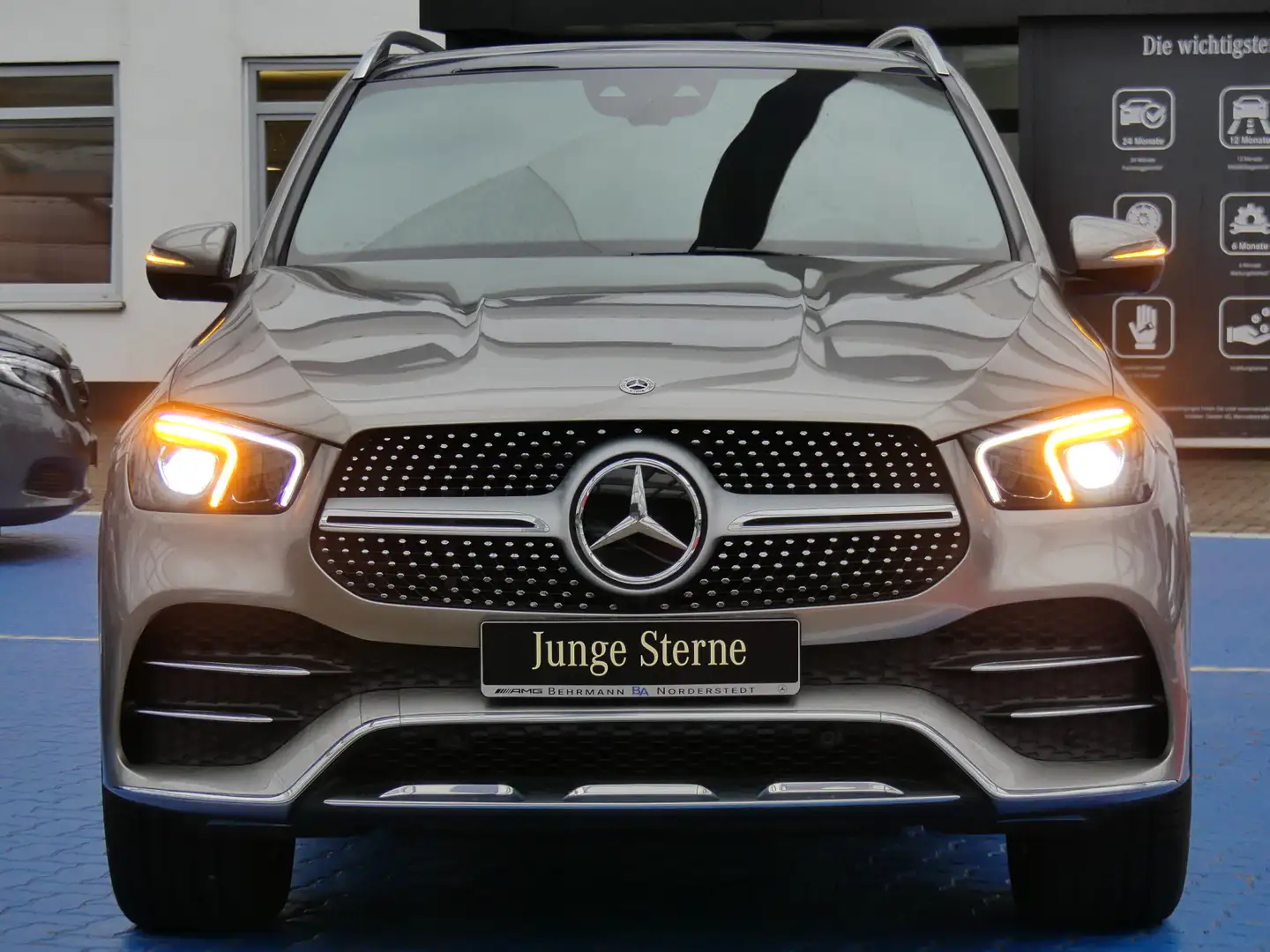 Mercedes-Benz GLE 300 GLE 300d AMG 4M Distronic+StdHzg+360°Kam+AHK+LED Argintiu - 2