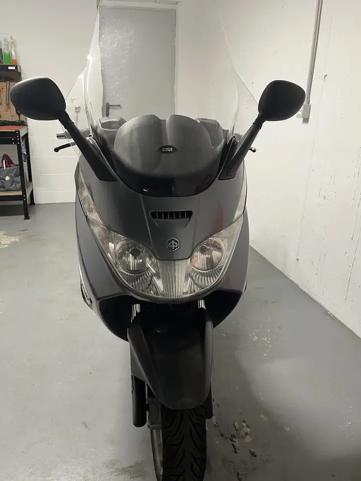 Piaggio X 8