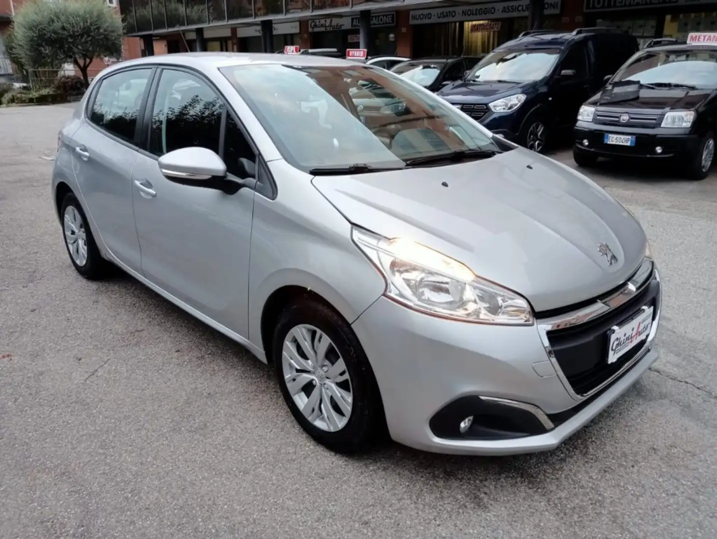 Peugeot 208 1.2 VTi 82 CV 5 porte Active *ok neopatentati* Gris - 2