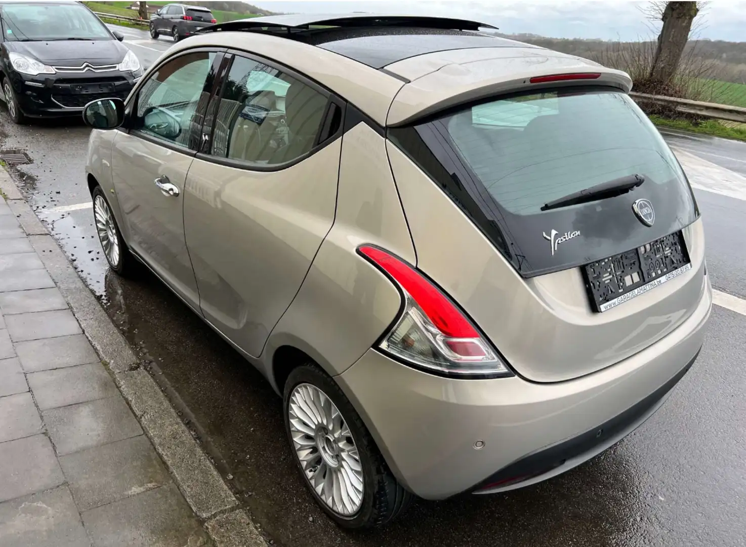 Lancia Ypsilon 0.9 TwingAir Gris - 2