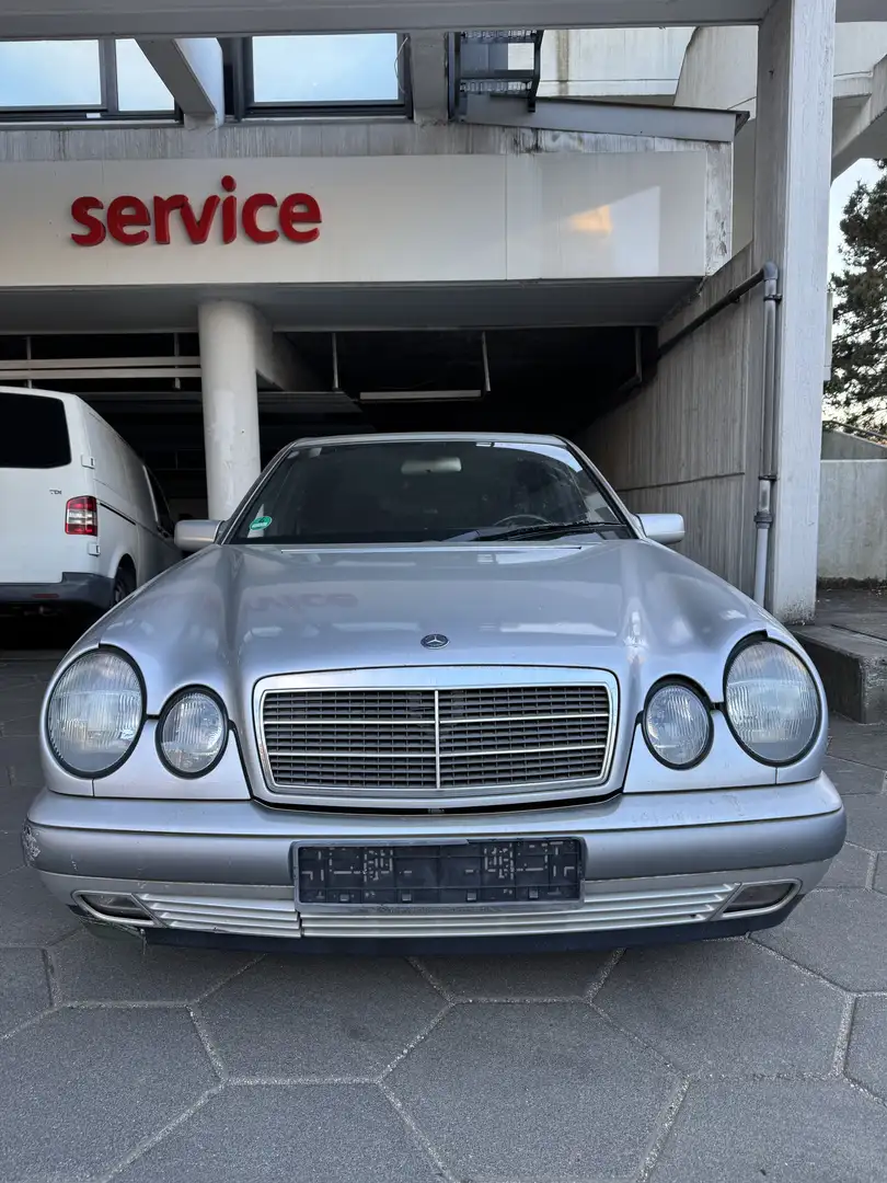 Mercedes-Benz E 200 - 2