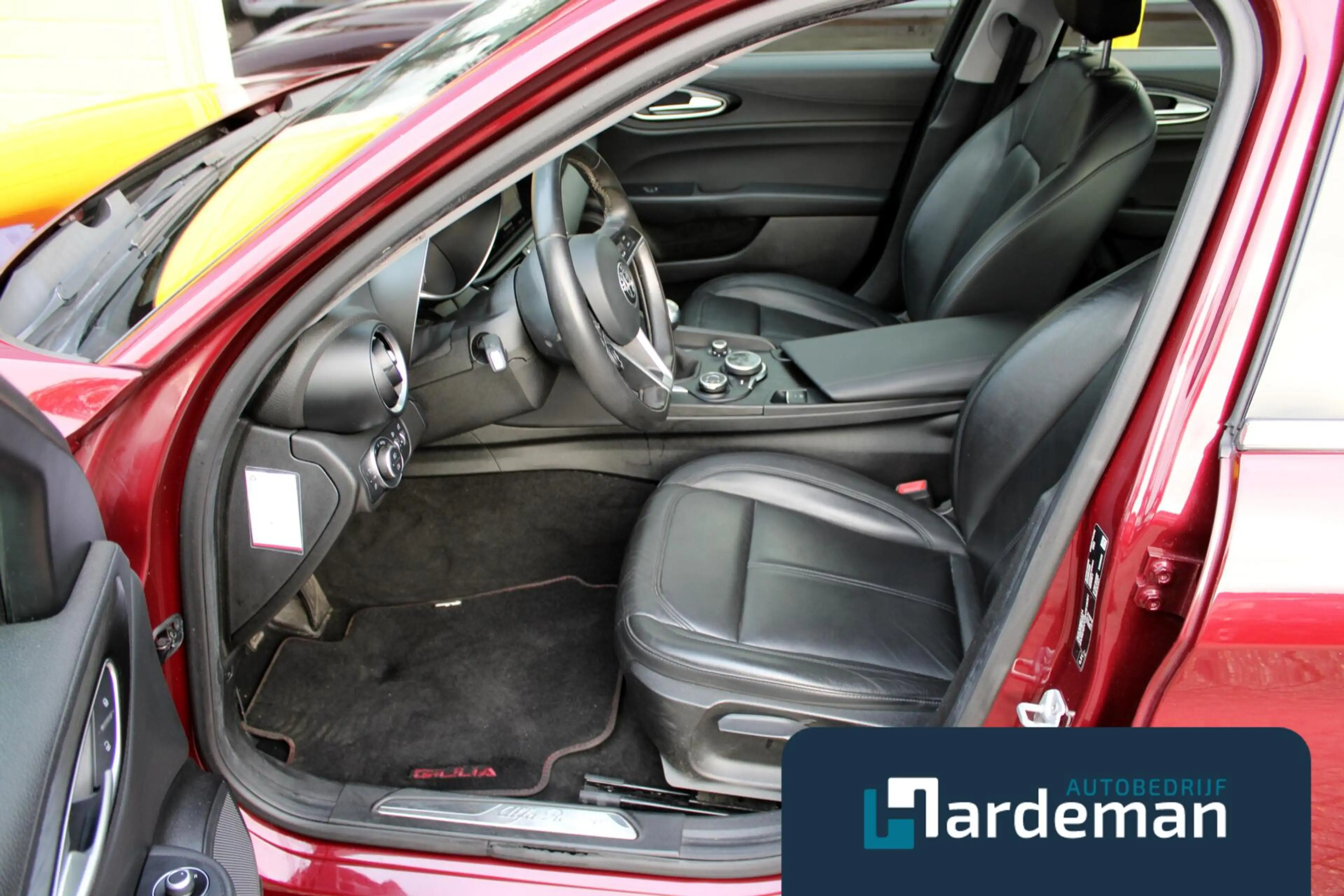 Alfa Romeo Giulia 2.2 Leder Navi zeer netjes. — photo 7