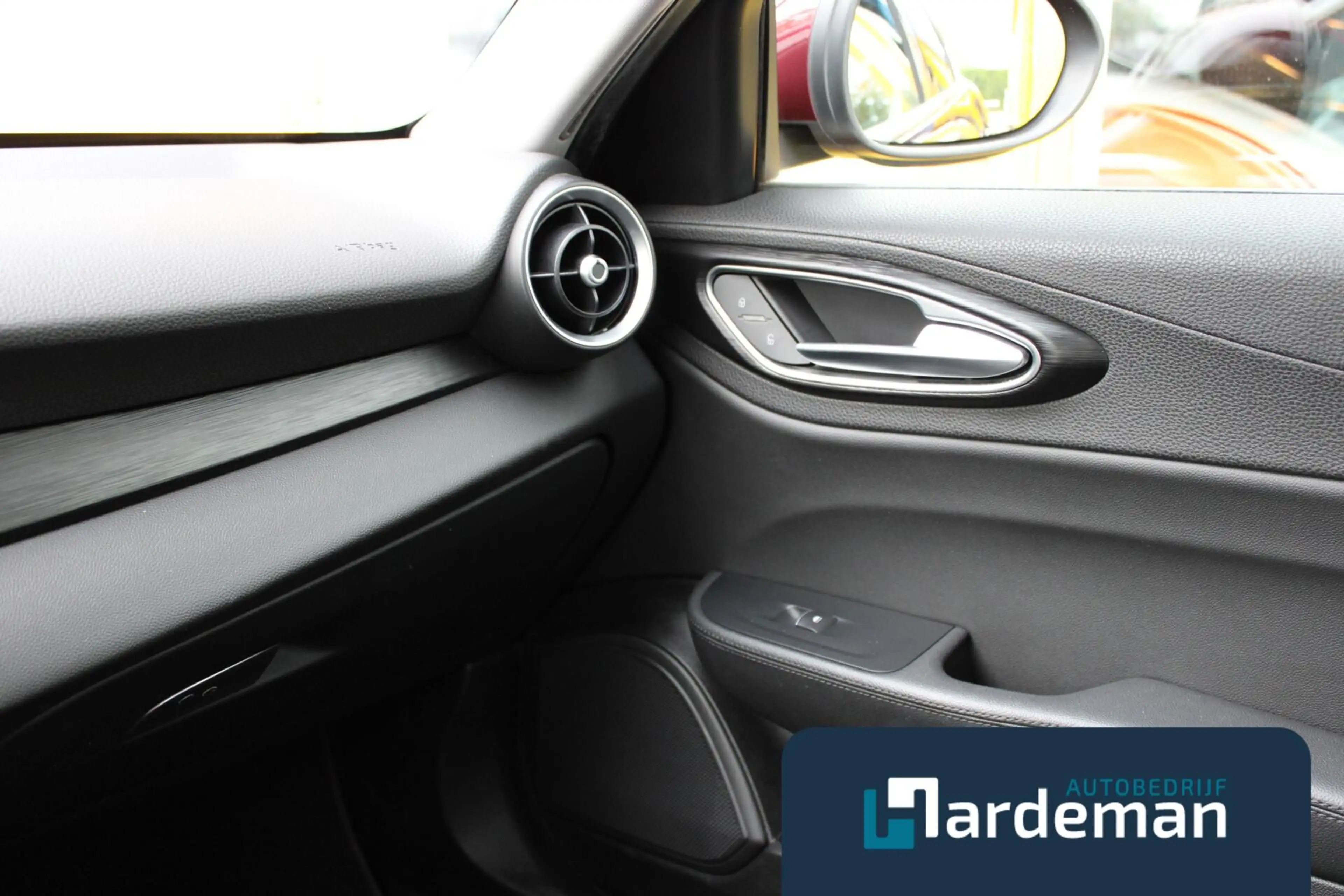 Alfa Romeo Giulia 2.2 Leder Navi zeer netjes. — photo 11