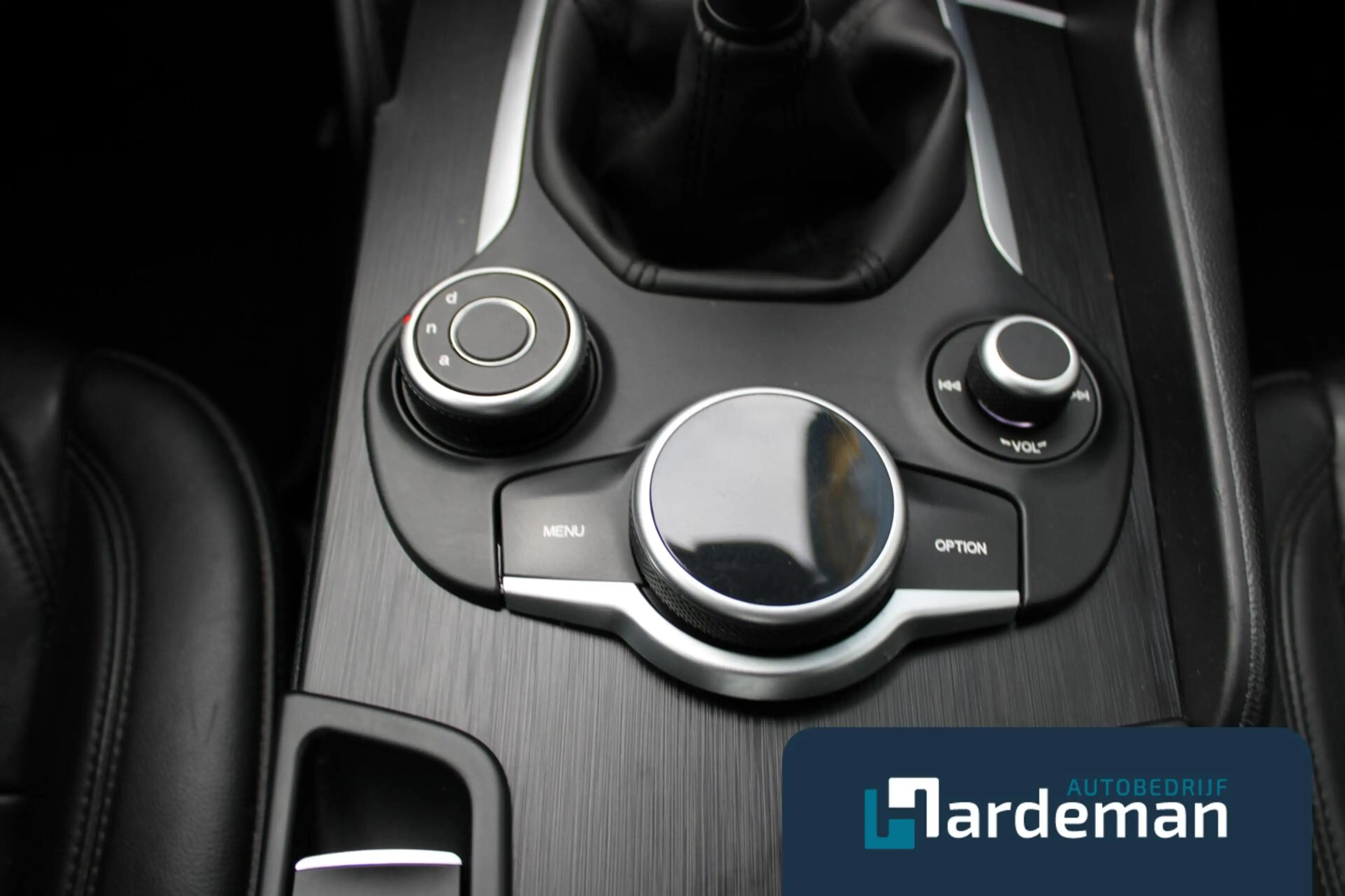 Alfa Romeo Giulia 2.2 Leder Navi zeer netjes. — photo 12