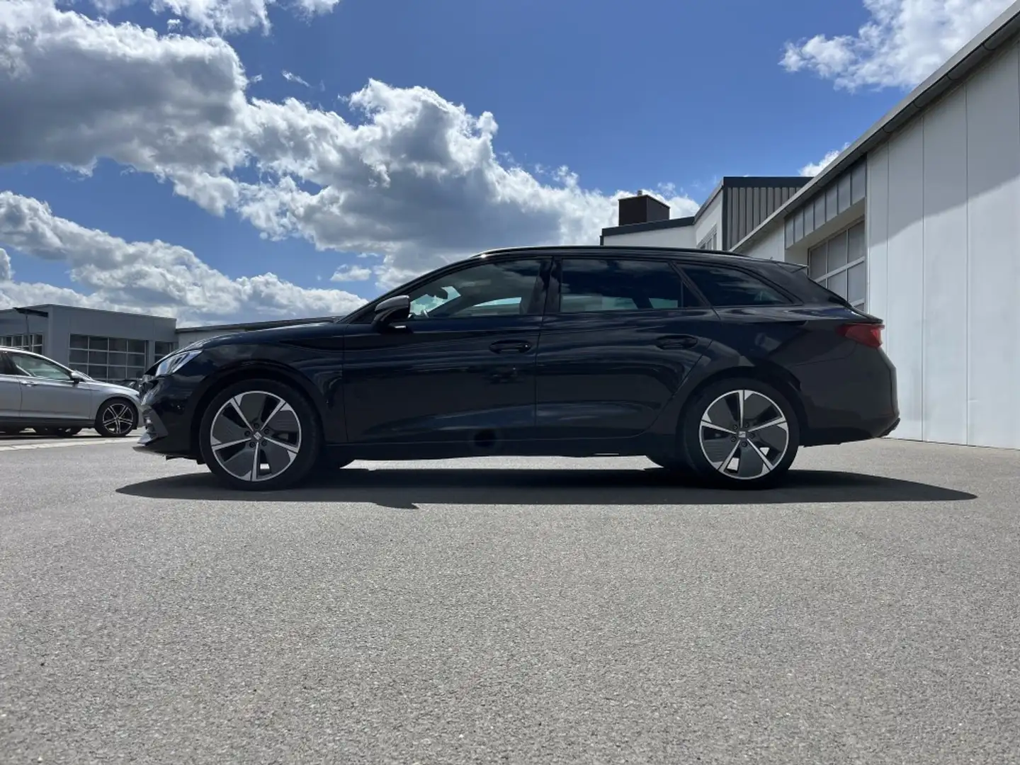 SEAT Leon SP 2.0 TDI DSG FR-Line 156€ m. 20% Anzahlung AHK Schwarz - 2