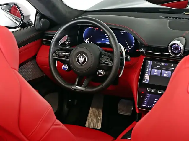 Maserati Granturismo view 8