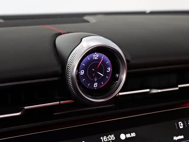 Maserati Granturismo view 11
