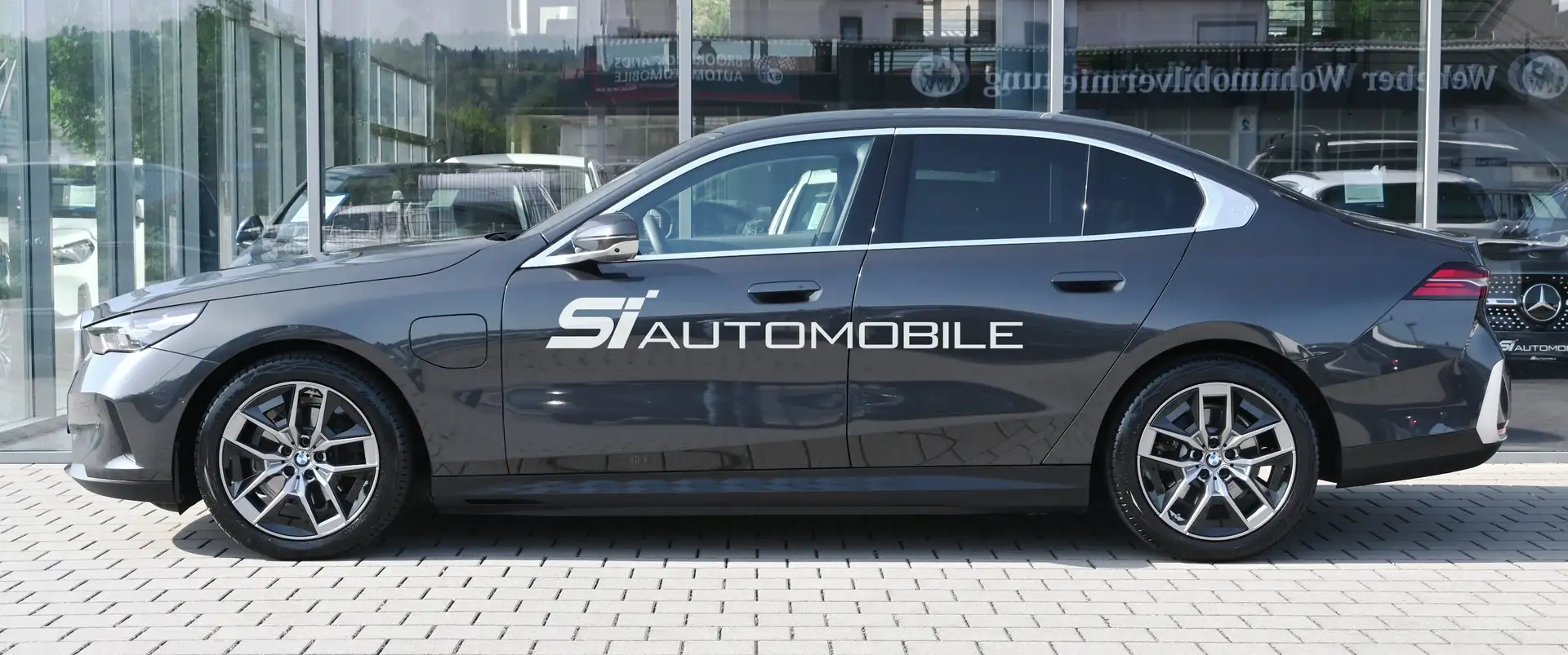 BMW 530 e *UVP 88.479€*ACC*B&W*PANO*MERINO*360° Grijs - 2