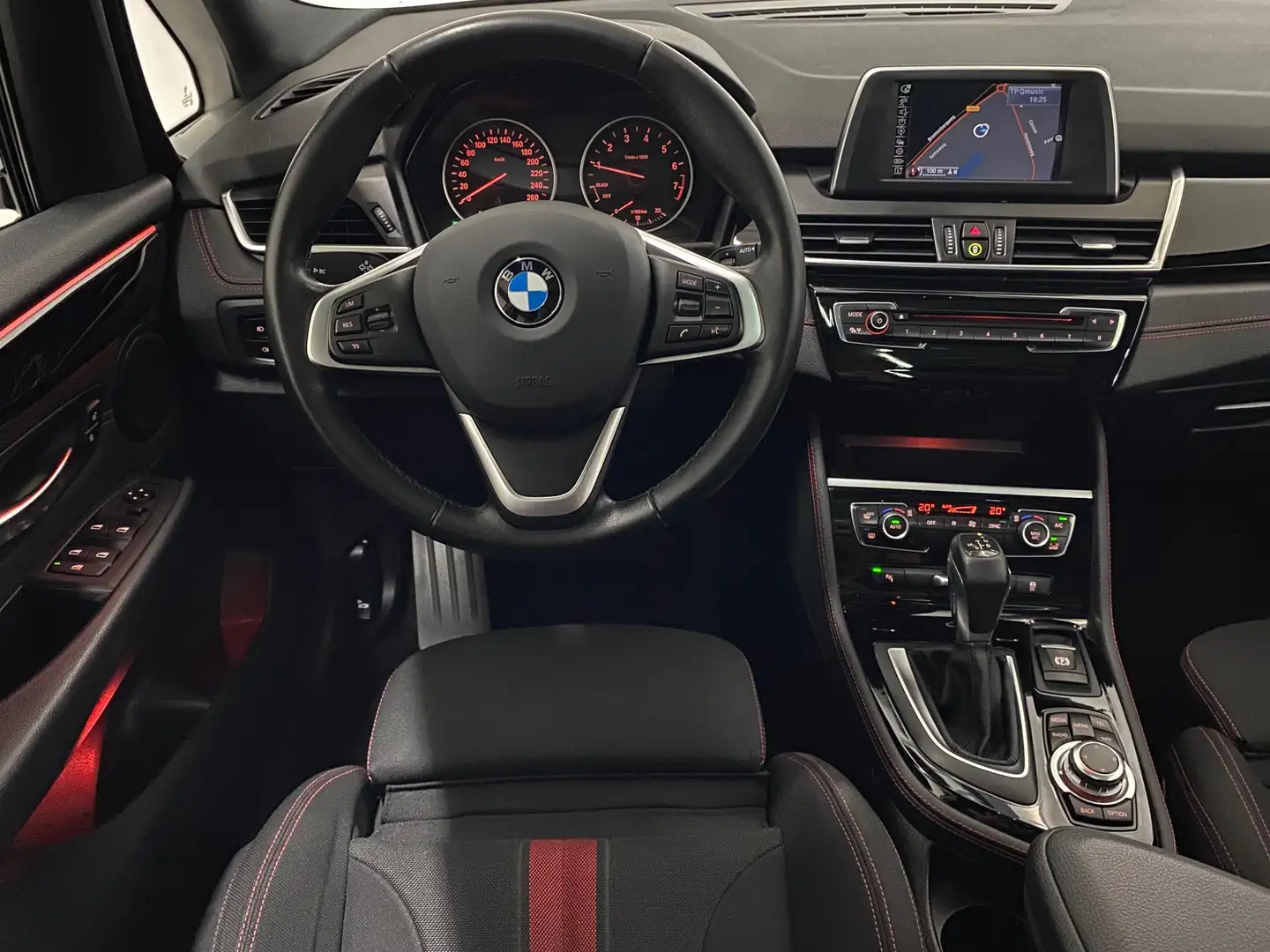 BMW 218 2-serie Gran Tourer 218i Sport 7persoons Panoramad Wit - 2