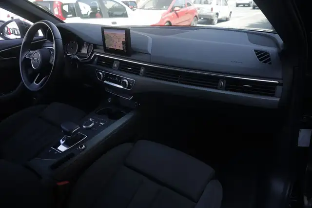 Audi A4 view 10