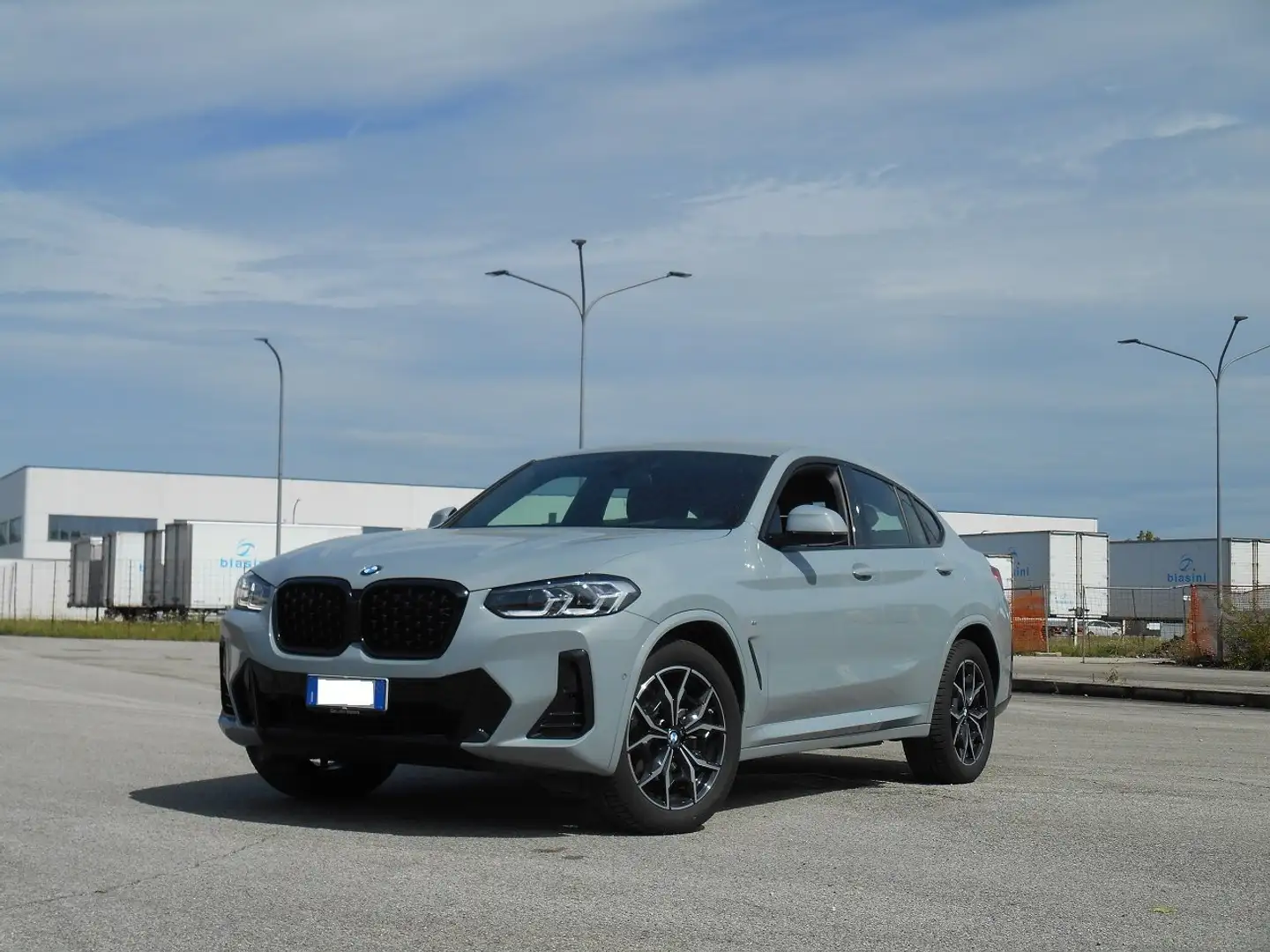 BMW X4 xdrive20i mhev 48V Msport auto Grau - 2