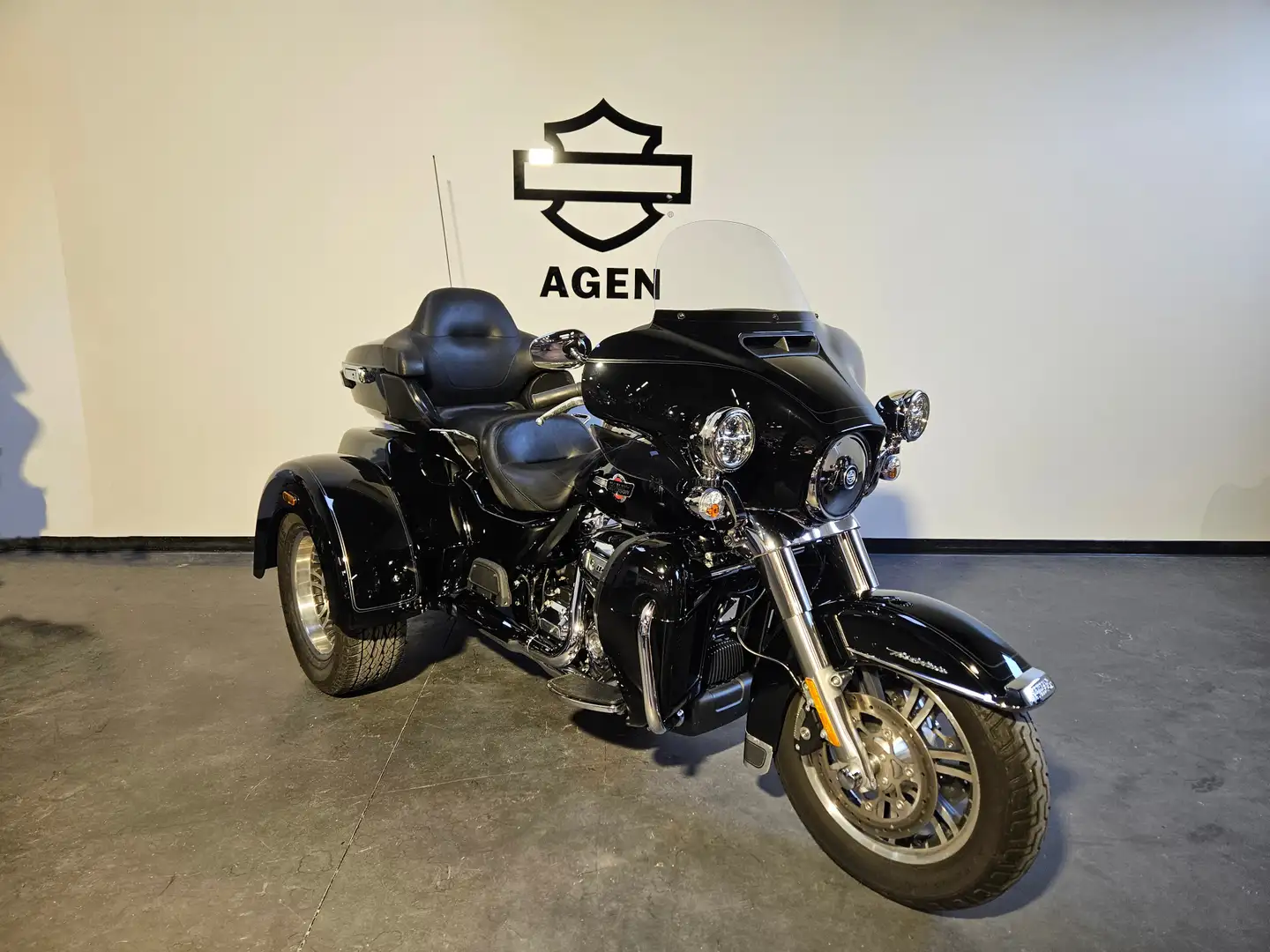 Harley-Davidson Tri Glide Black - 1