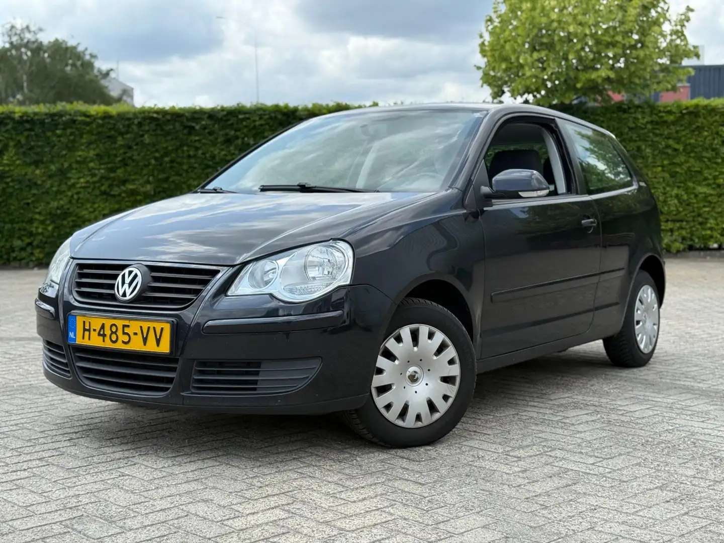 Volkswagen Polo 1.4-16V Trendline (INRUILKOOPJE) Zwart - 1