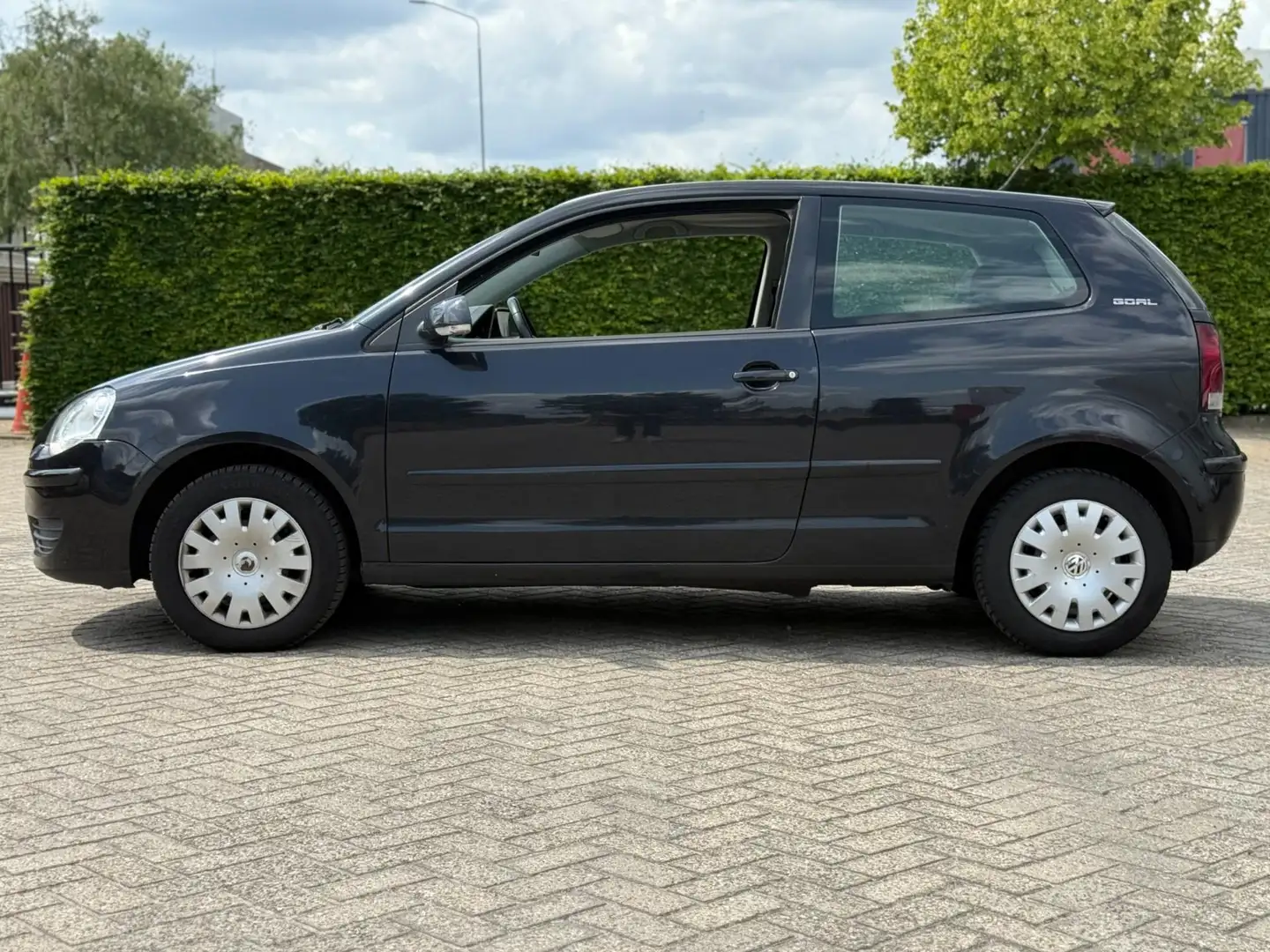 Volkswagen Polo 1.4-16V Trendline (INRUILKOOPJE) Zwart - 2