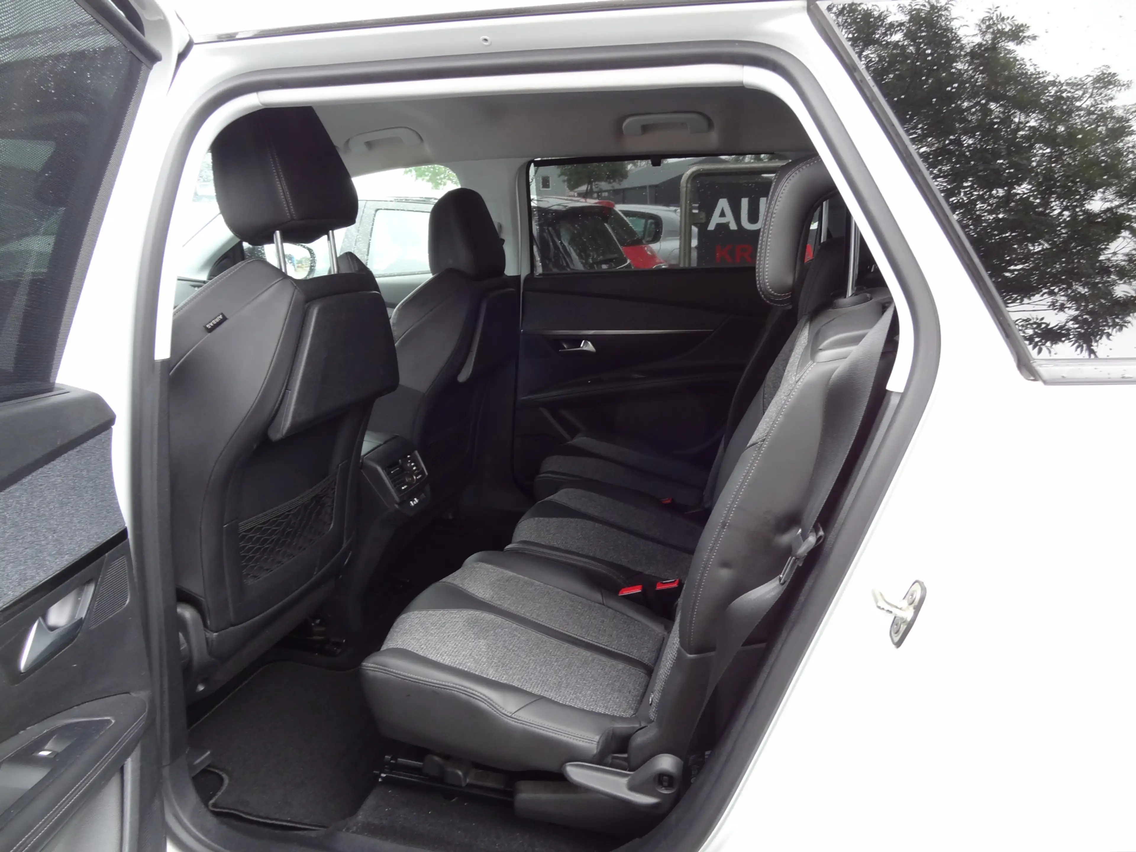 Peugeot 5008 1.2 PureTech Allure — photo 7