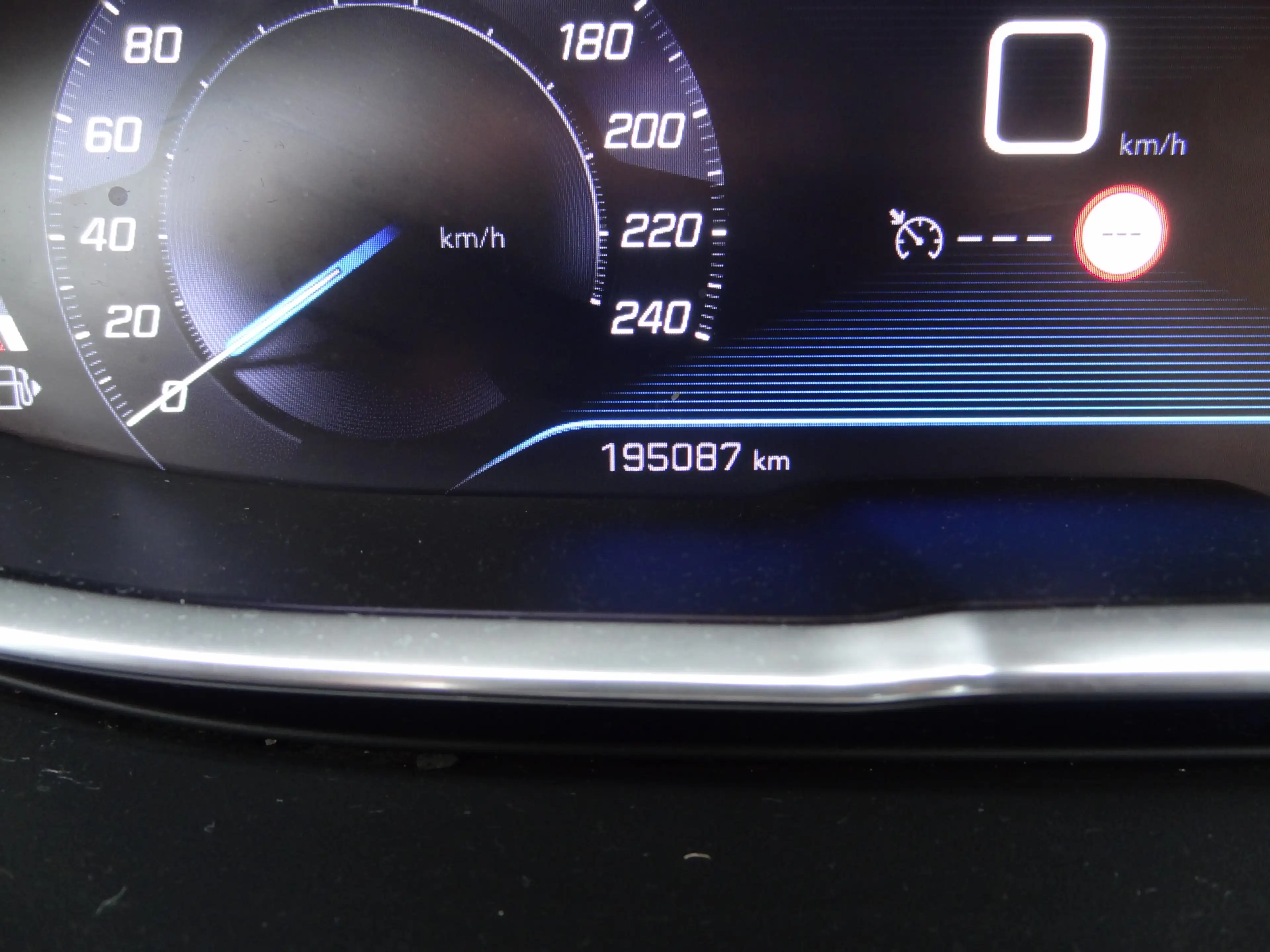 Peugeot 5008 1.2 PureTech Allure — photo 19