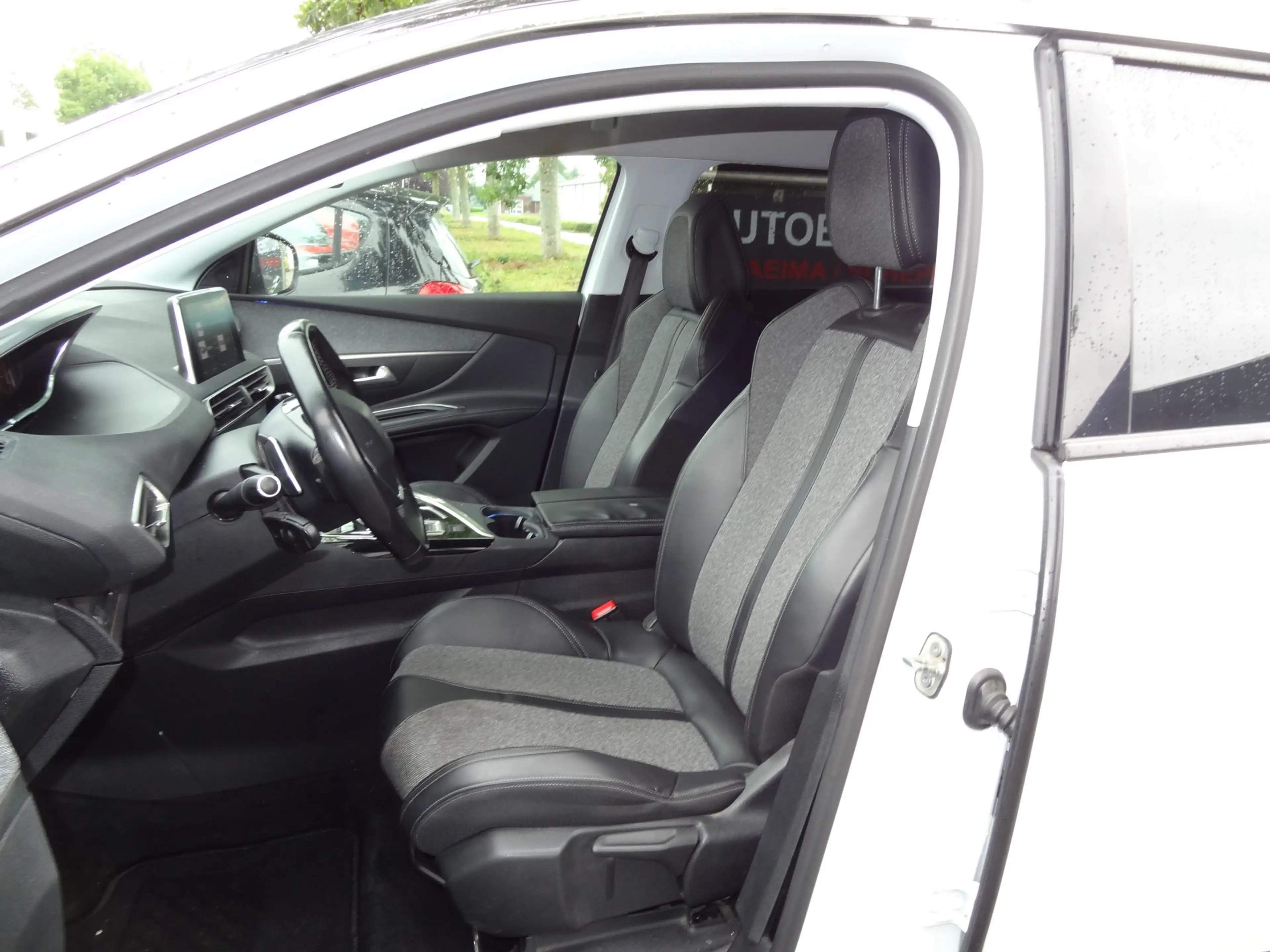 Peugeot 5008 1.2 PureTech Allure — photo 6