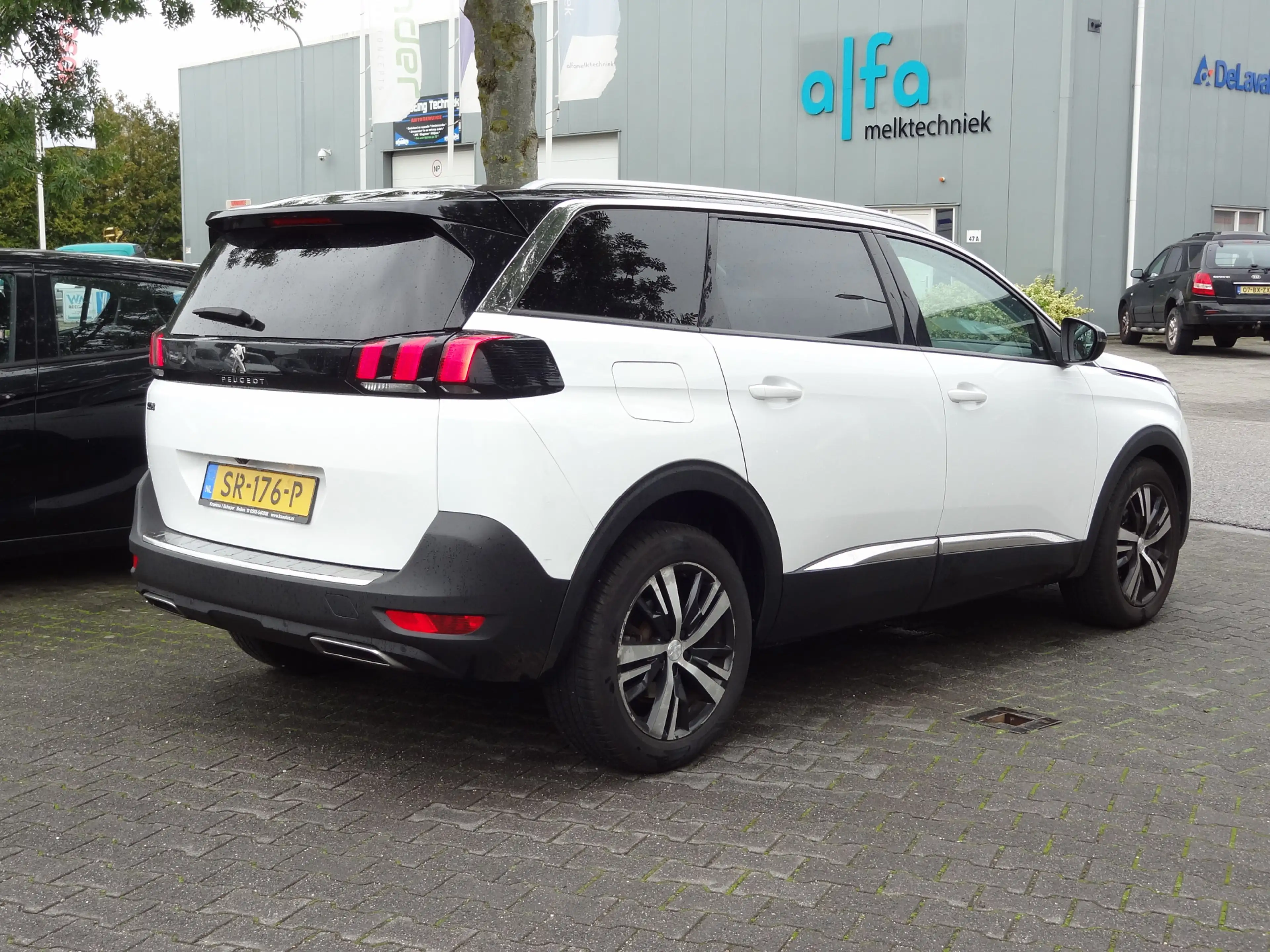 Peugeot 5008 1.2 PureTech Allure — photo 2