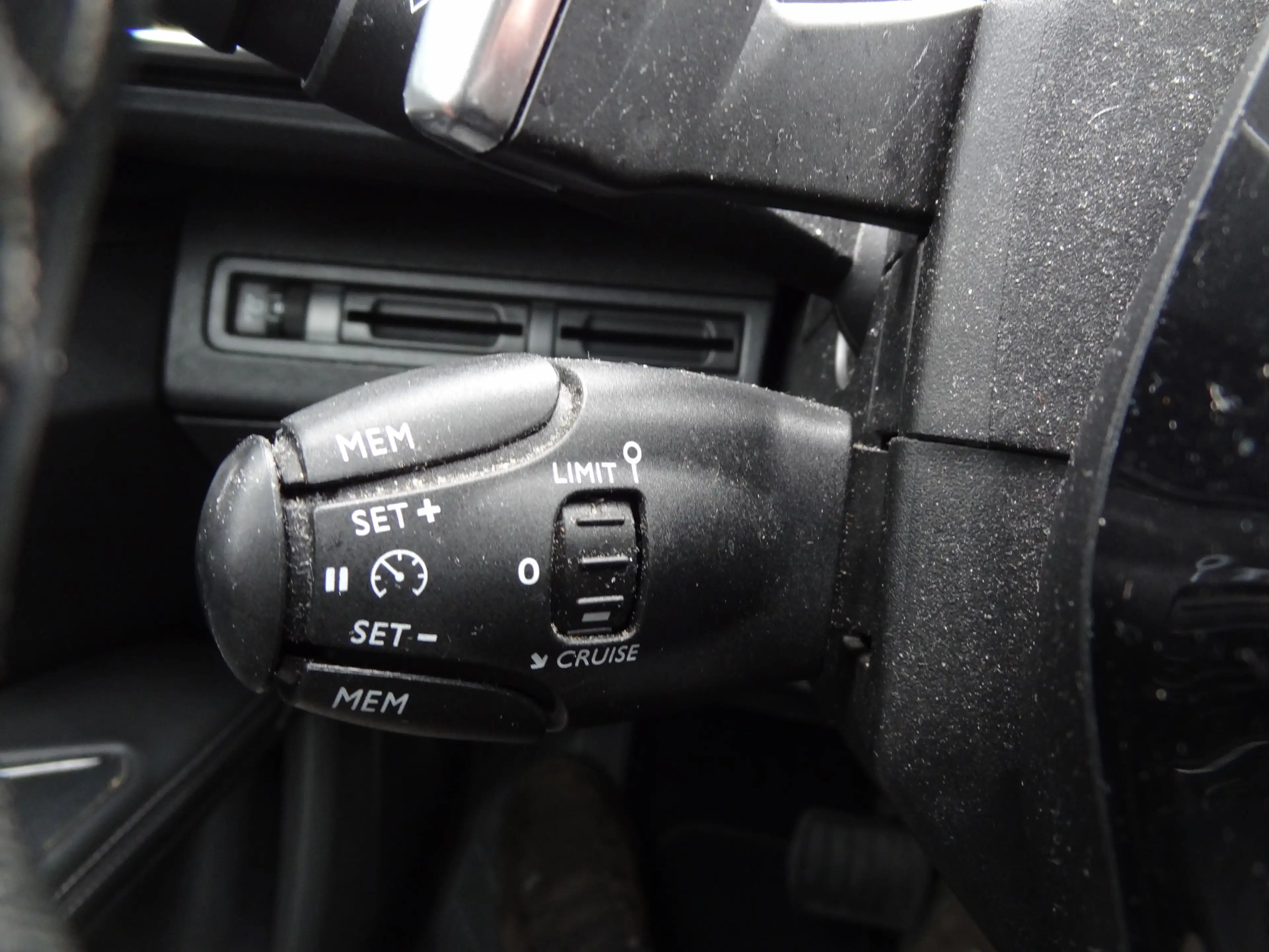 Peugeot 5008 1.2 PureTech Allure — photo 16