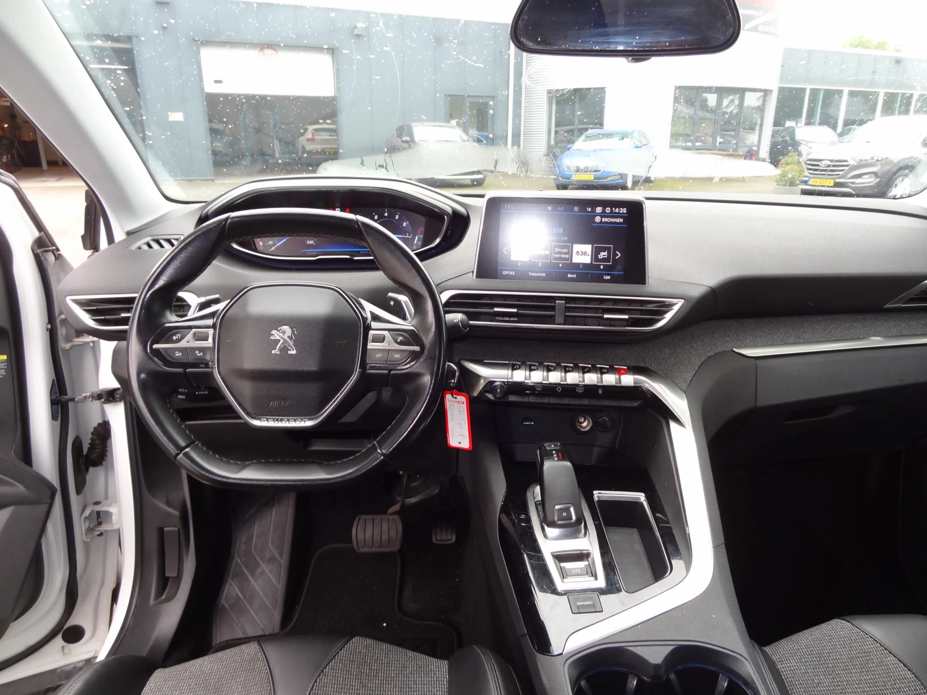 Peugeot 5008 1.2 PureTech Allure — photo 9