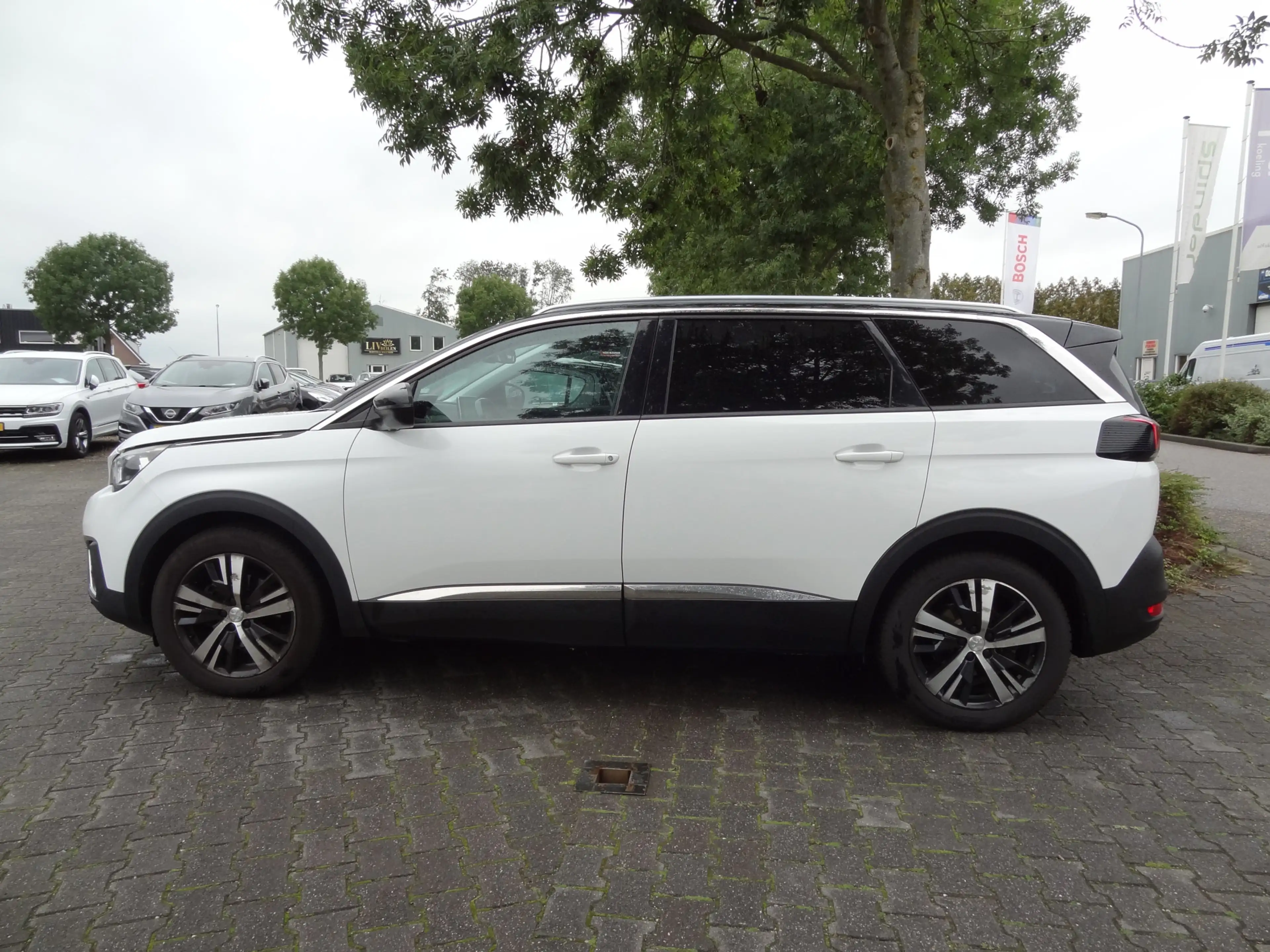Peugeot 5008 1.2 PureTech Allure — photo 5