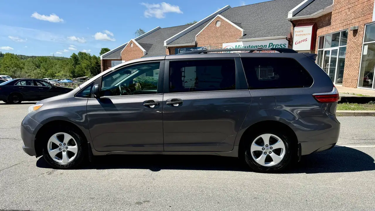 Toyota Sienna photo Toyota Sienna