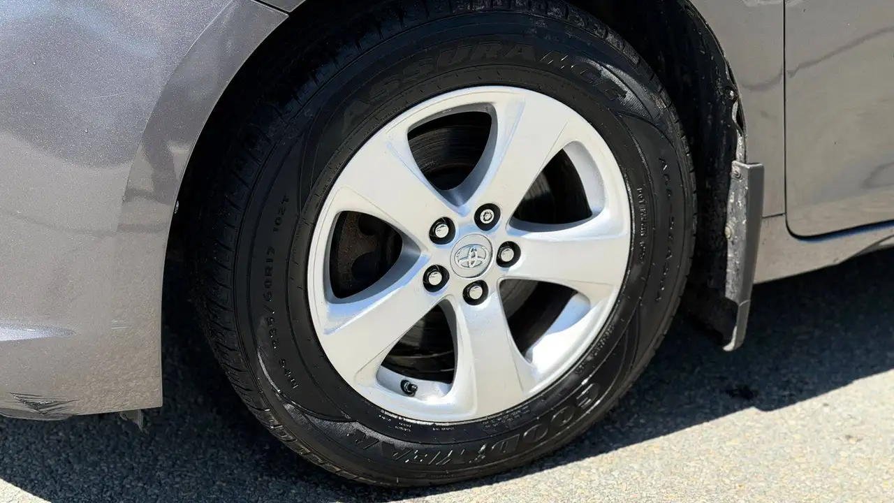 Toyota Sienna photo Toyota Sienna