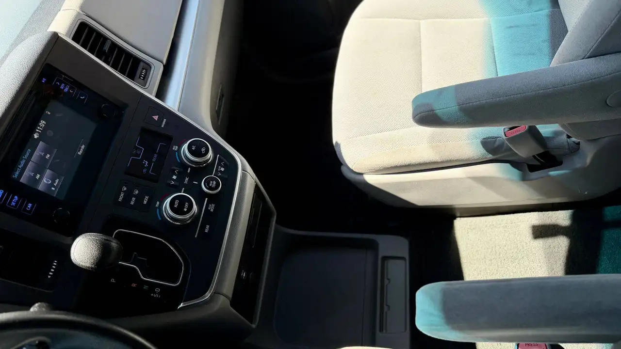 Toyota Sienna photo Toyota Sienna