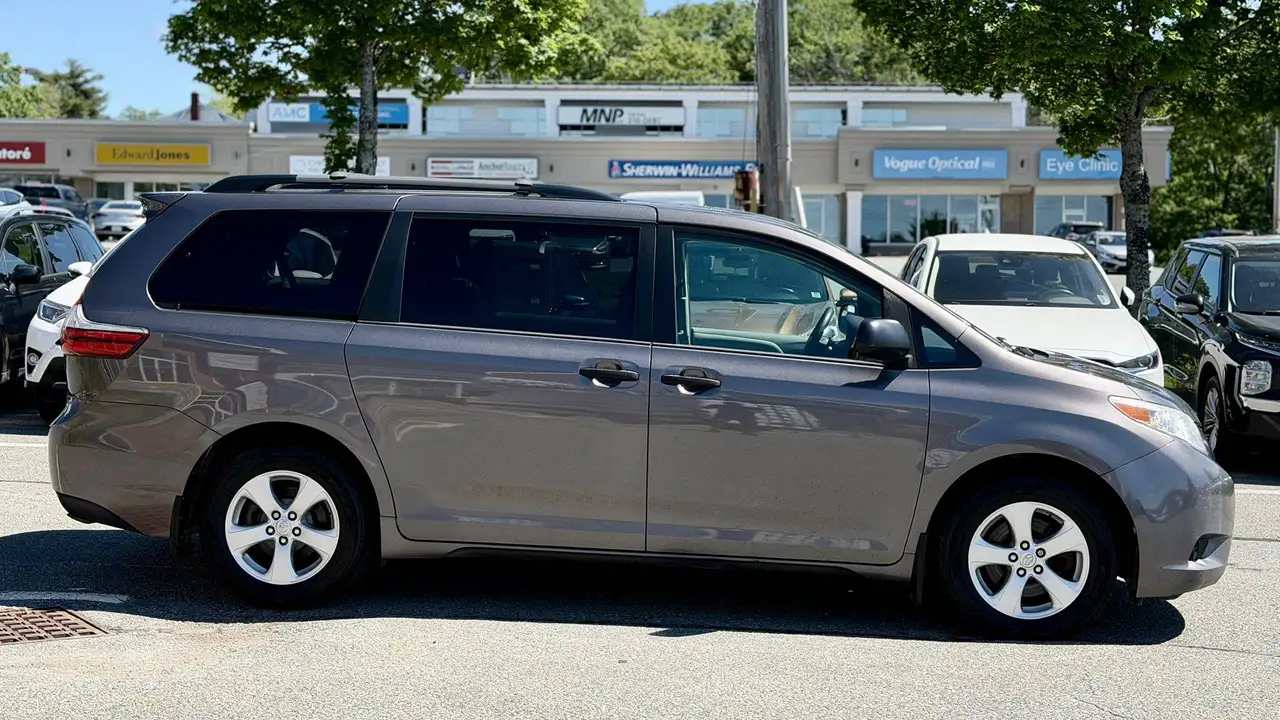 Toyota Sienna photo Toyota Sienna