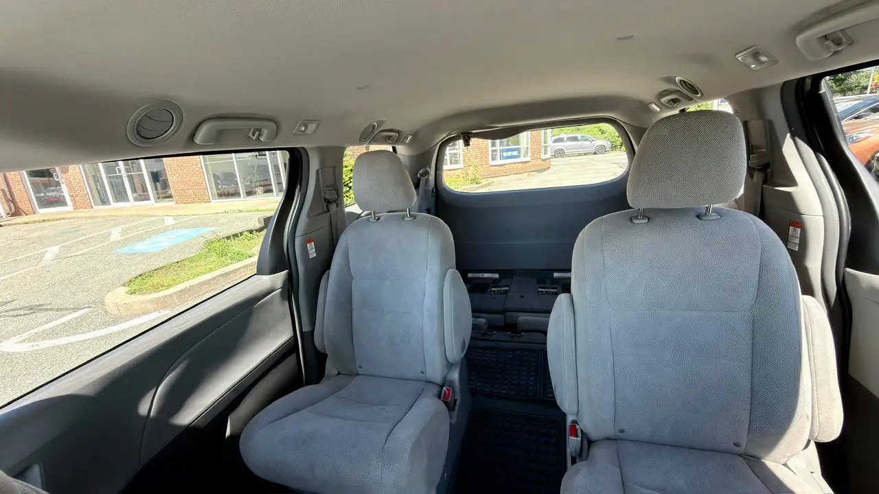 Toyota Sienna photo Toyota Sienna