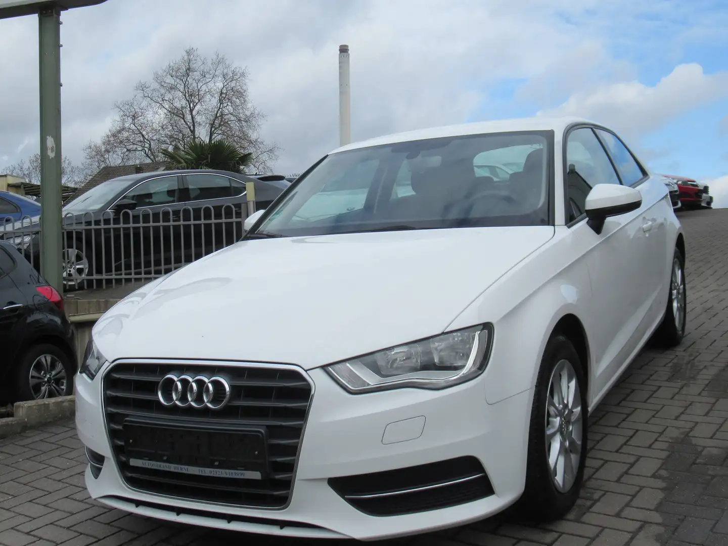 Audi A3 attraction- Klima-SHZ-PDC-16"Alu-SH-AWR-1.Hand Weiß - 2