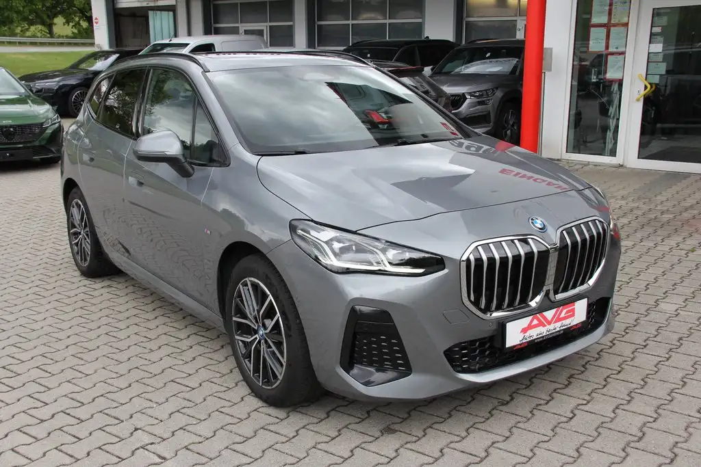 BMW 225