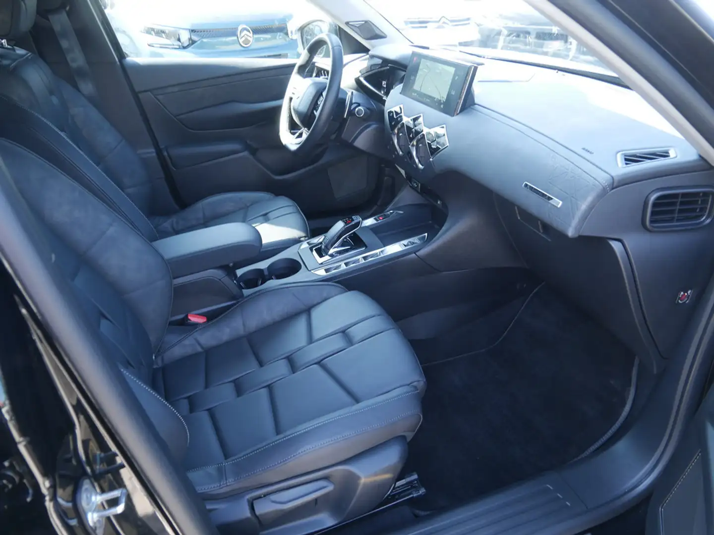 DS Automobiles DS 3 Crossback PureTech 130 Louvre MATRIX-LED Чорний - 2
