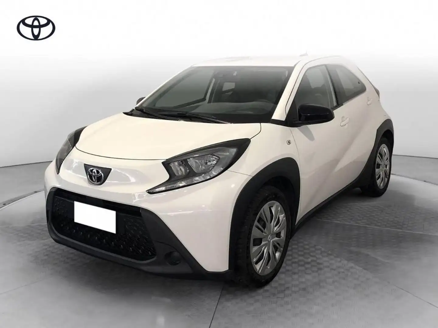 Toyota Aygo X X 1.0 Active 72cv Bianco - 1