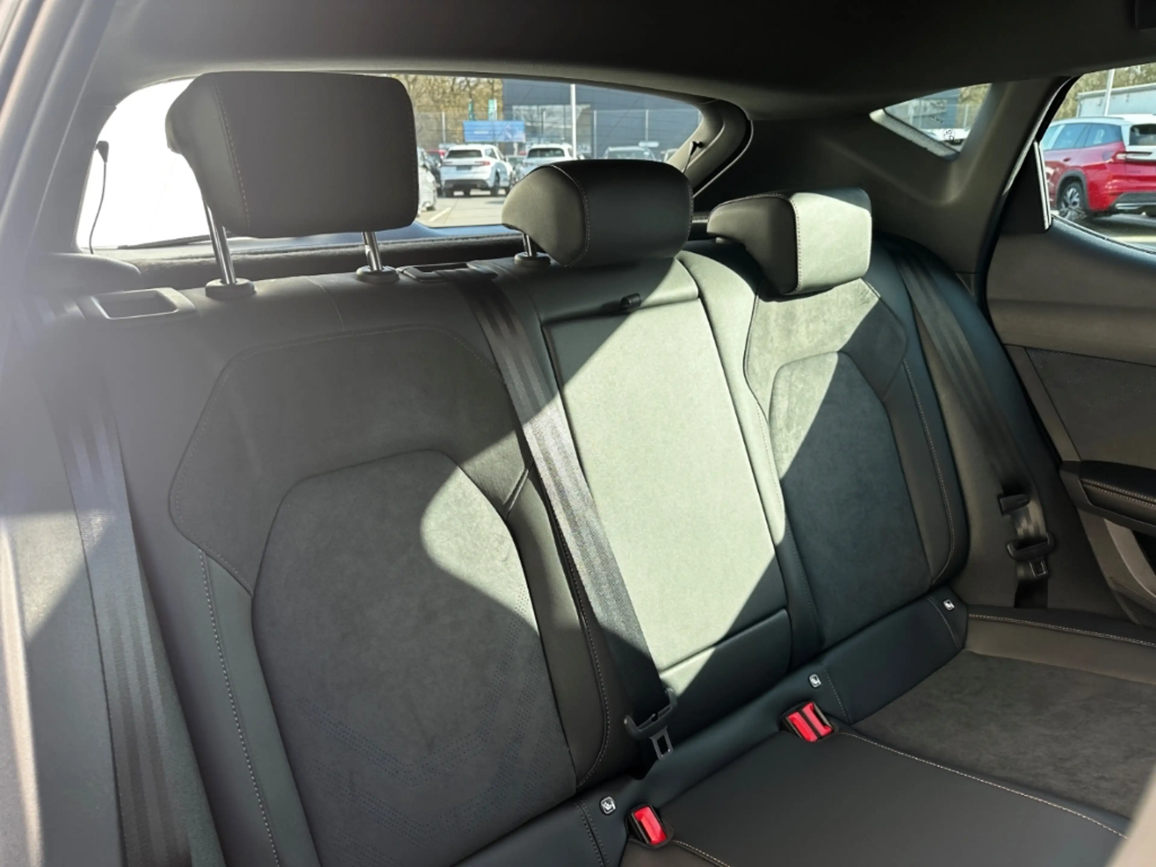 CUPRA Leon 1.5 e-Hybrid DSG VZ Black Edition DCC ACC Pano Mat — photo 8