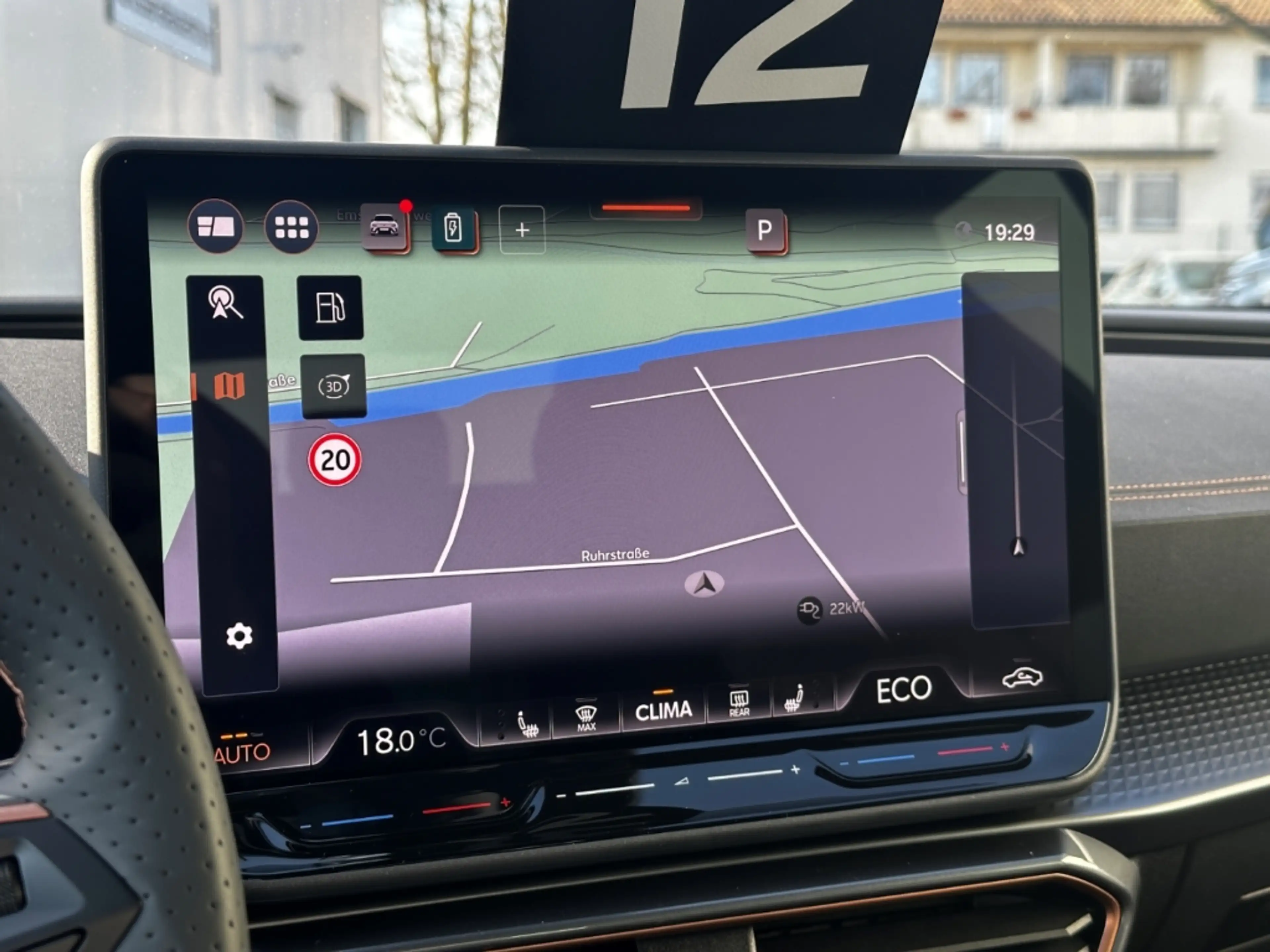 CUPRA Leon 1.5 e-Hybrid DSG VZ Black Edition DCC ACC Pano Mat — photo 11