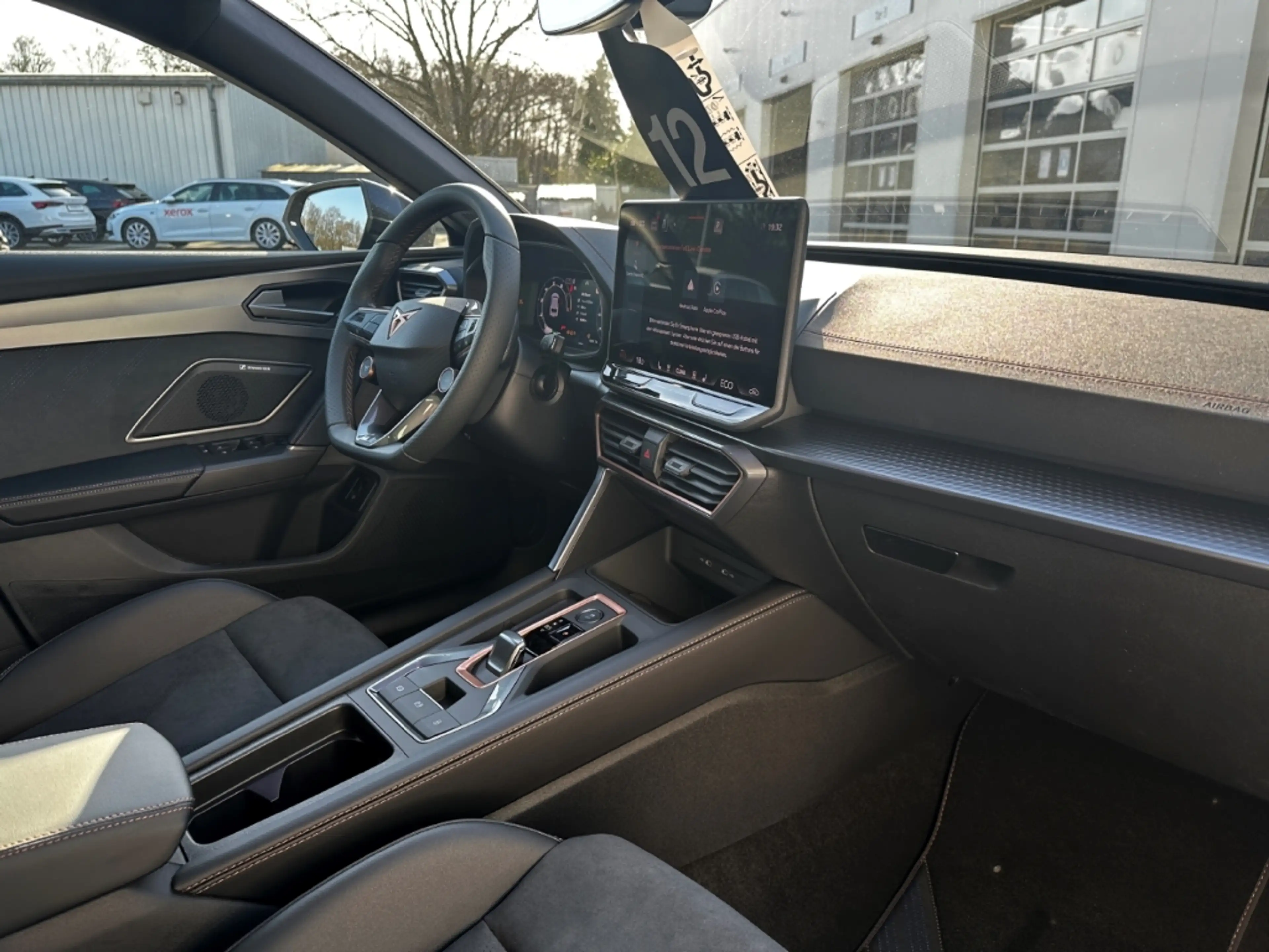 CUPRA Leon 1.5 e-Hybrid DSG VZ Black Edition DCC ACC Pano Mat — photo 7