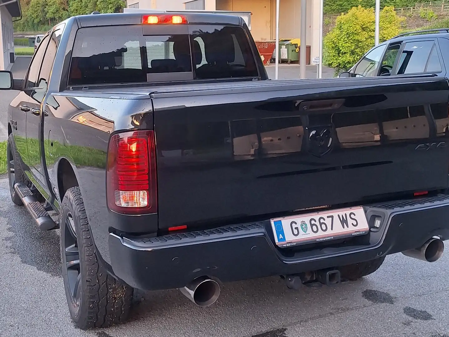 Dodge RAM quad cab Schwarz - 2