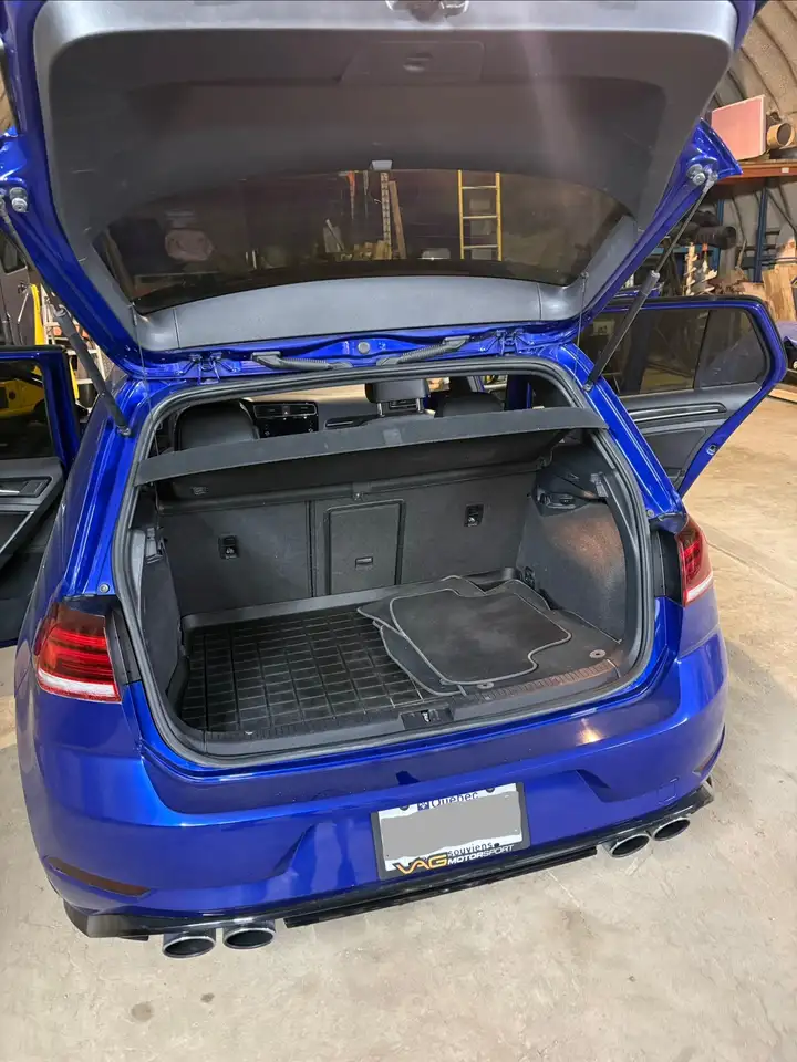 Volkswagen Golf R снимка Volkswagen Golf R