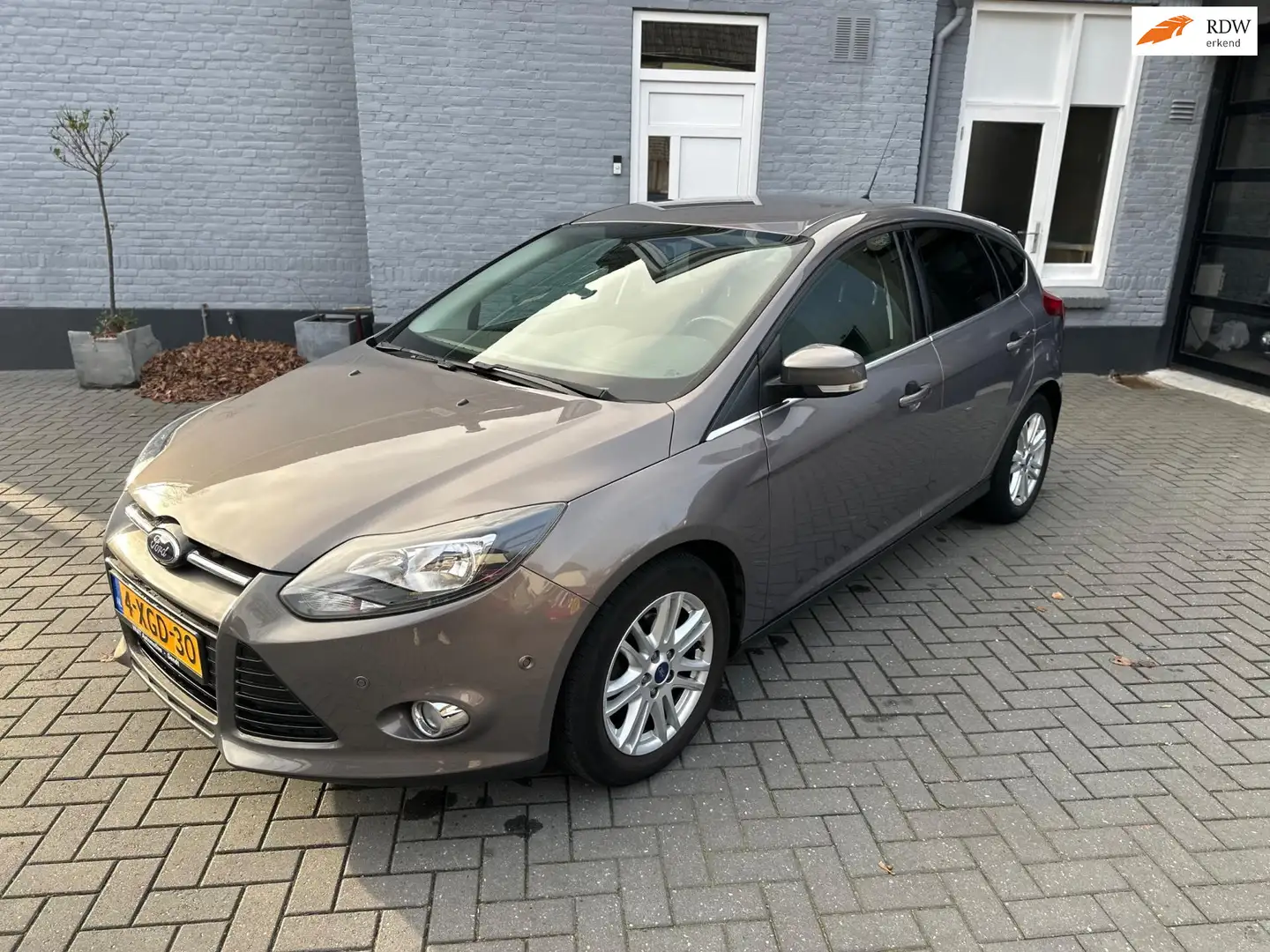 Ford Focus 1.0 EcoBoost | KEYLESS | NAVI | CLIMA | PDC | Marrone - 1
