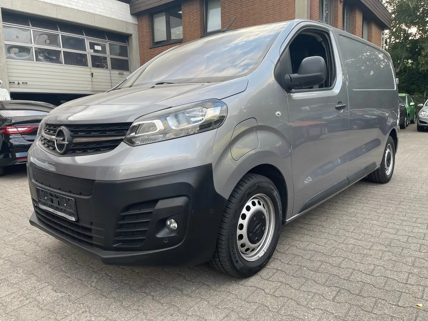 Opel Vivaro-e -e Edition M (L2)+Navi+Head-UP+Klimaauto+Kamera+ Grau - 1