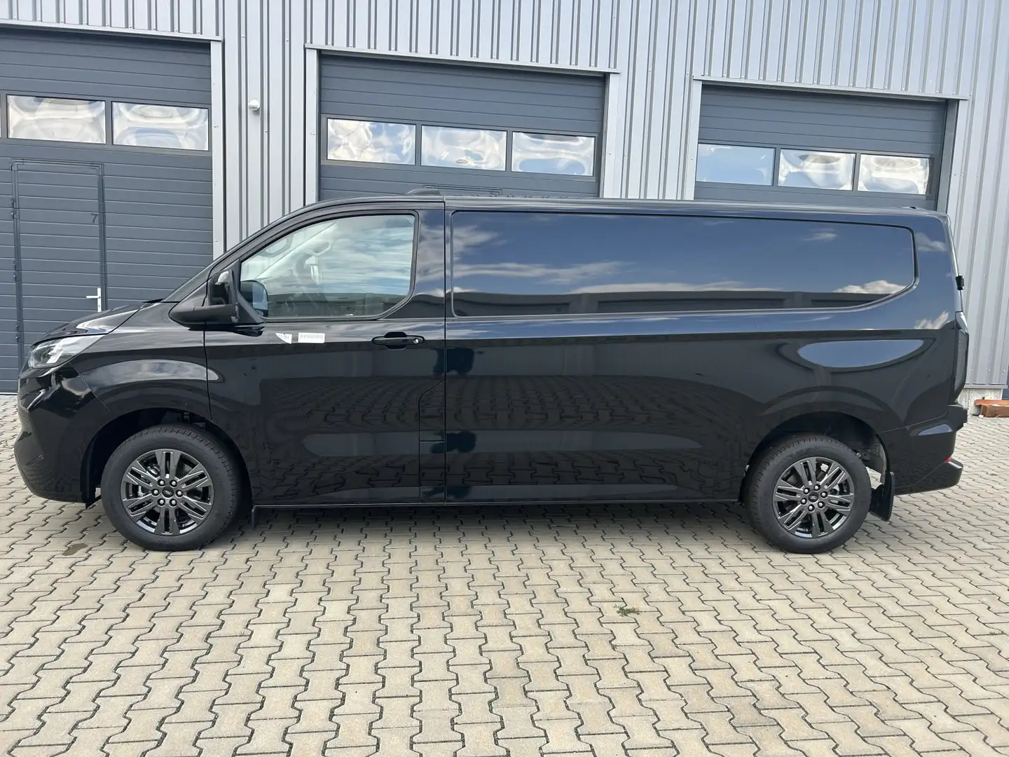 Ford Transit Custom Kasten L2 320 Limited 125 KW  Autom Schwarz - 2