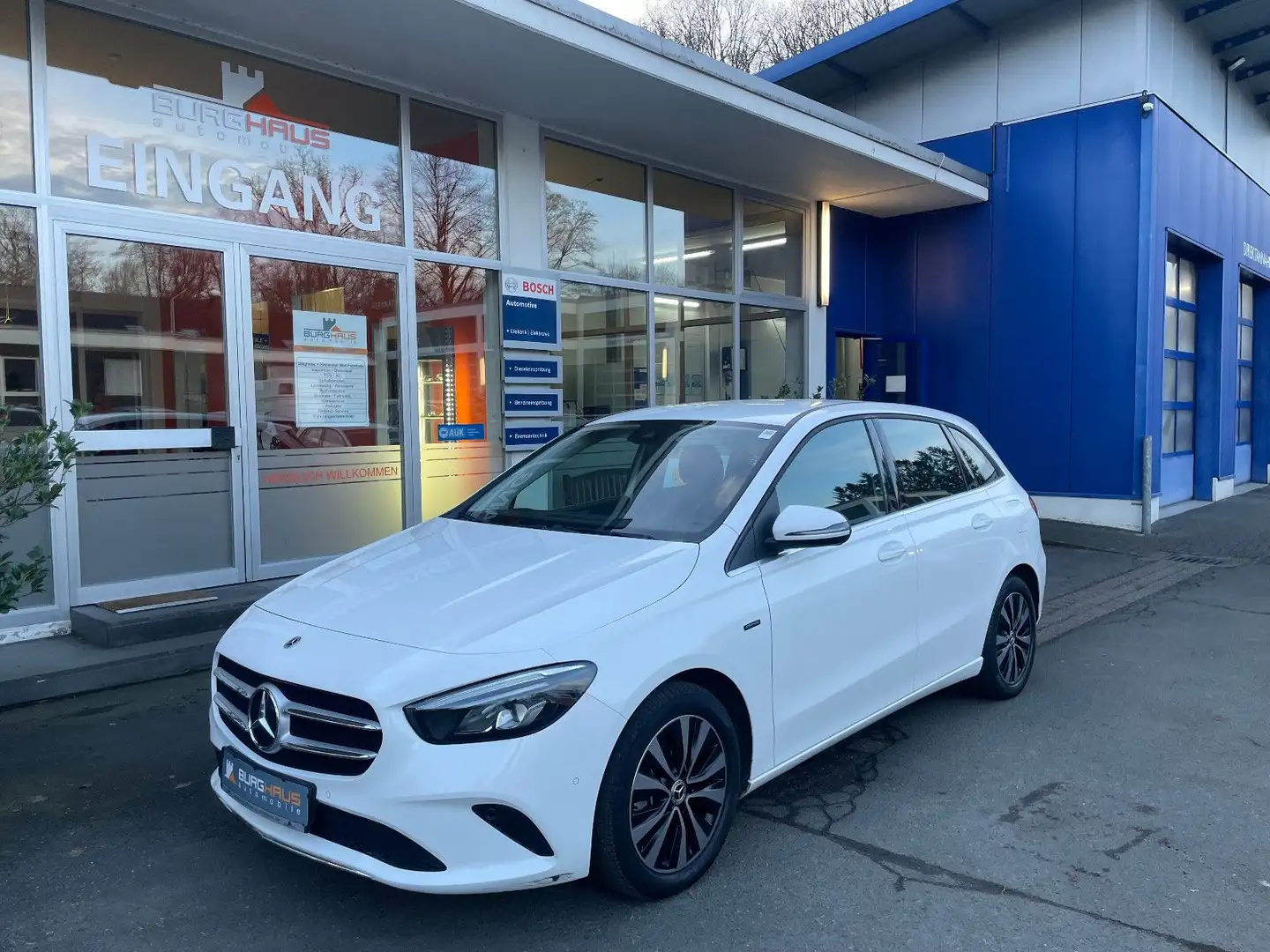 Mercedes-Benz B 250 e STYLE/BUSINESS/AUTOM./KAMERA/LED/PTS/1HD Bílá - 1
