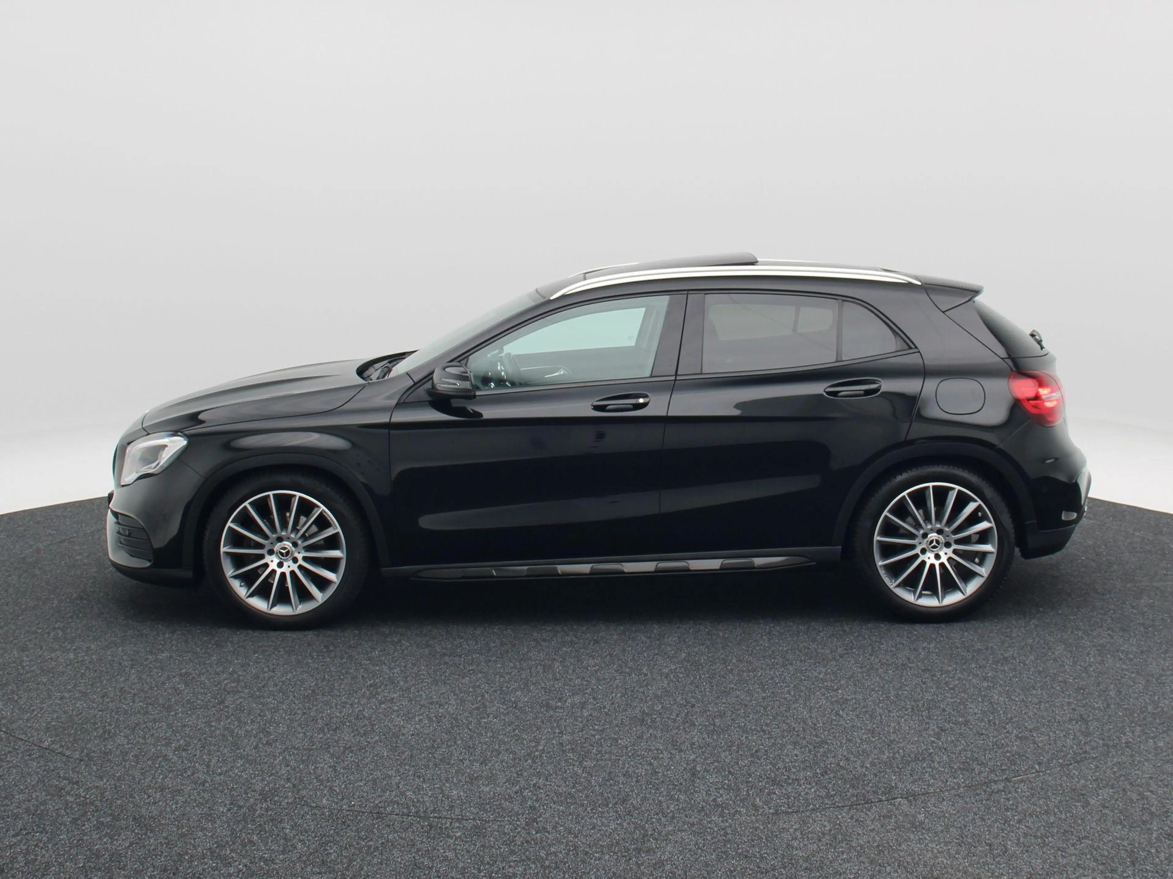 Mercedes-Benz GLA 250 4Matic 211 Pk Premium Plus | AMG Pakket | Stoelver — photo 9