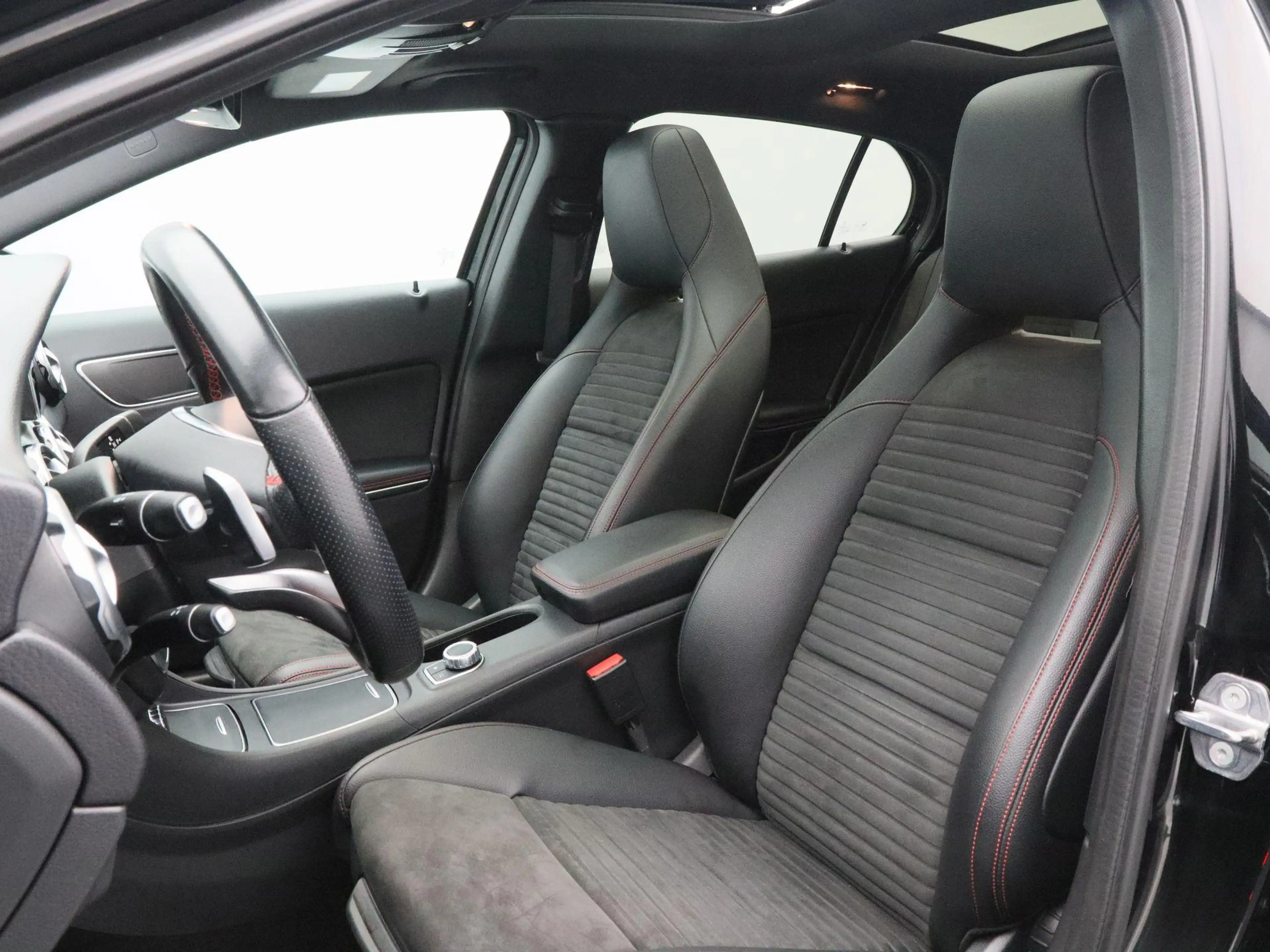 Mercedes-Benz GLA 250 4Matic 211 Pk Premium Plus | AMG Pakket | Stoelver — photo 5