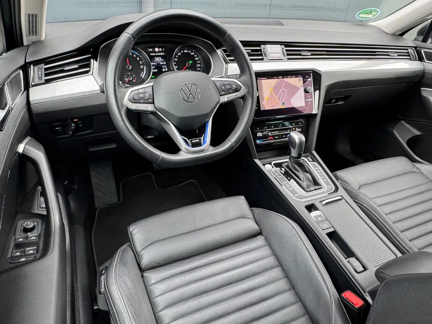 Volkswagen Passat Variant * Trekhaak * Leer * IQ light * Sideassist * Stoelv Black - 2